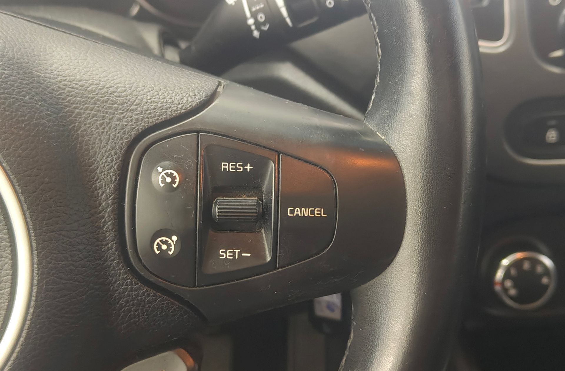 Kia Carens 1.7 CRDi VGT Eco-Dynamics Basic - foto 24