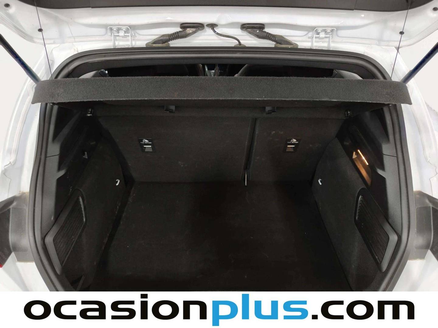 Fotos maletero Ford Focus Ford Focus 1.0 Ecoboost MHEV ST-Line Auto (155 CV)