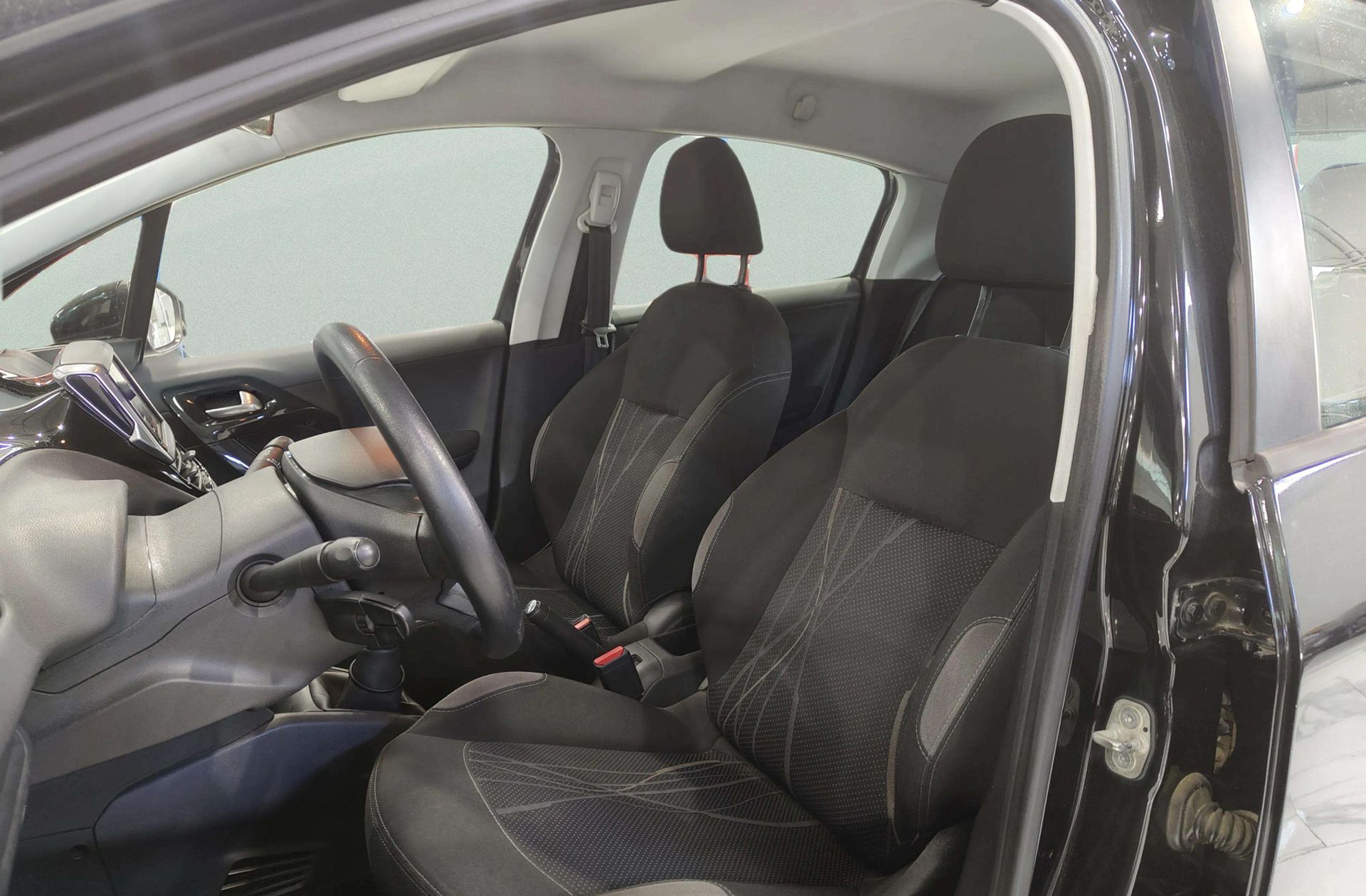 Peugeot 208 1.4 HDi Active - foto 8