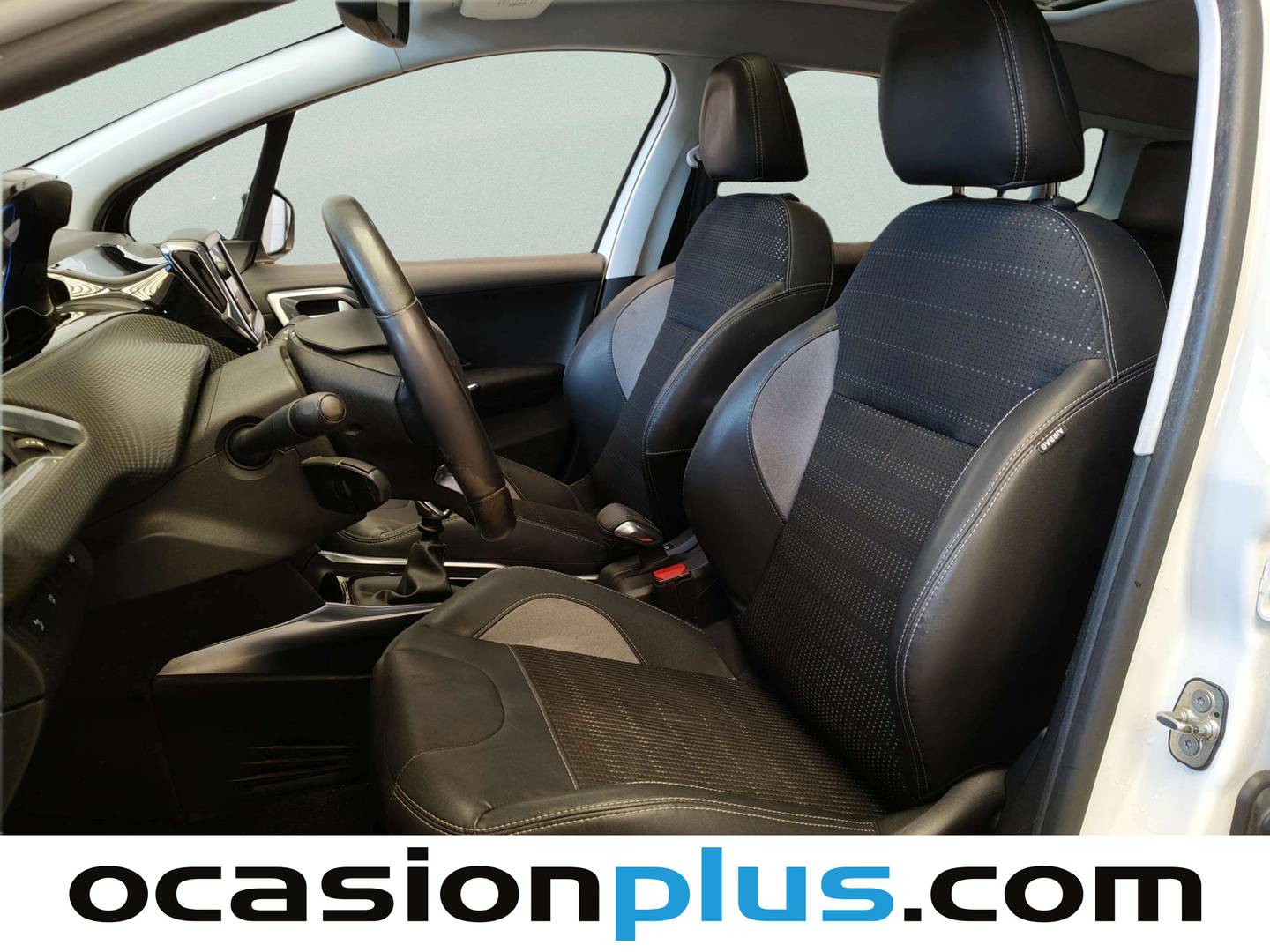 Foto asientos delanteros Peugeot 2008 Peugeot 2008 e-HDI 115 Allure (115 CV)