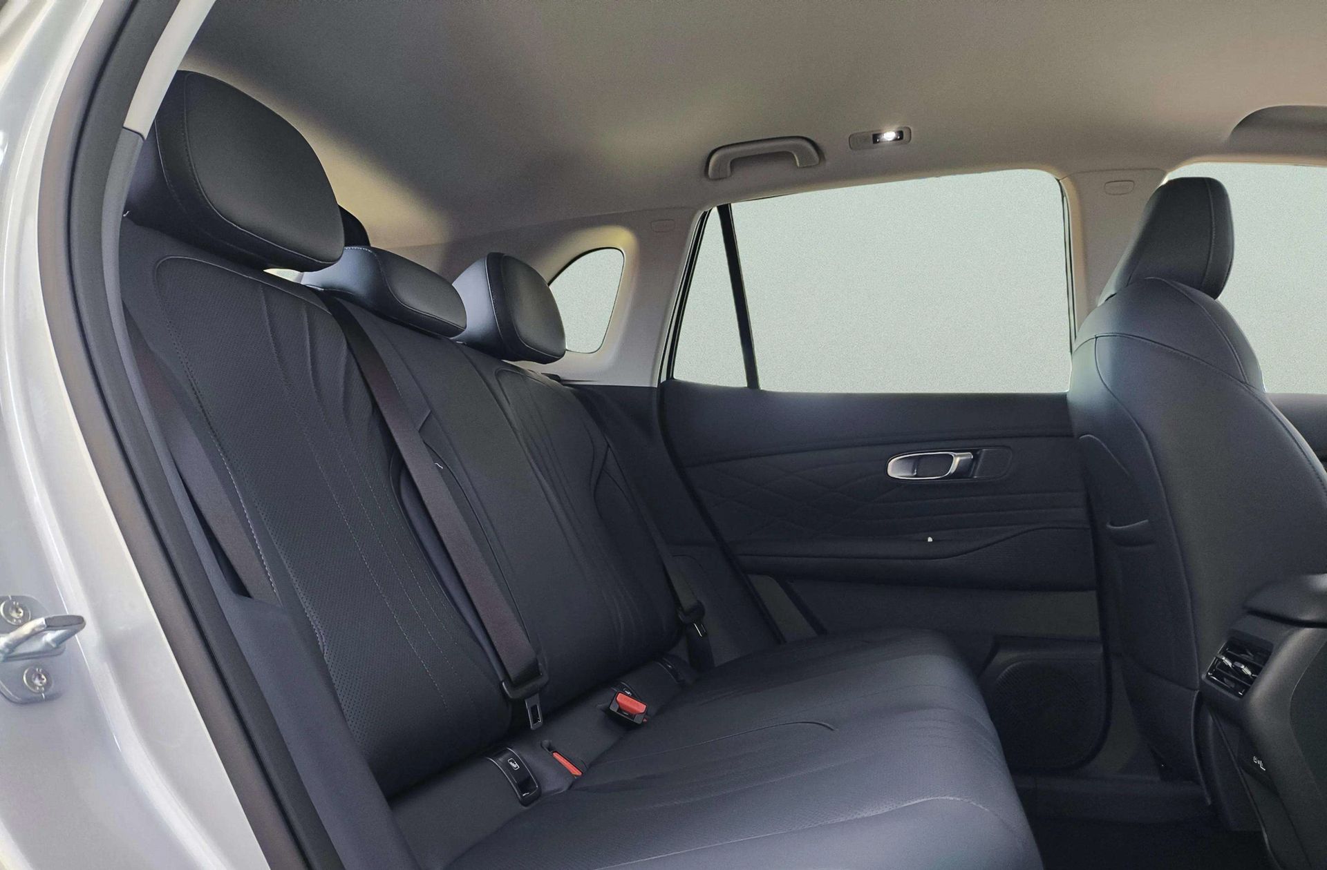 Geely Starray EM-i 1.5 PHEV Pro - foto 24