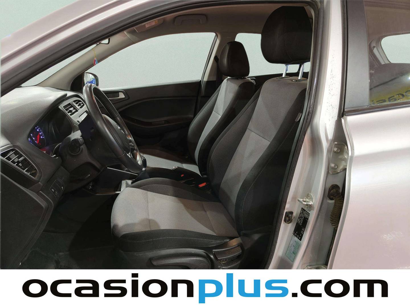 Foto asientos delanteros Hyundai i20 Hyundai i20 1.2 MPI Essence LE (75 CV)