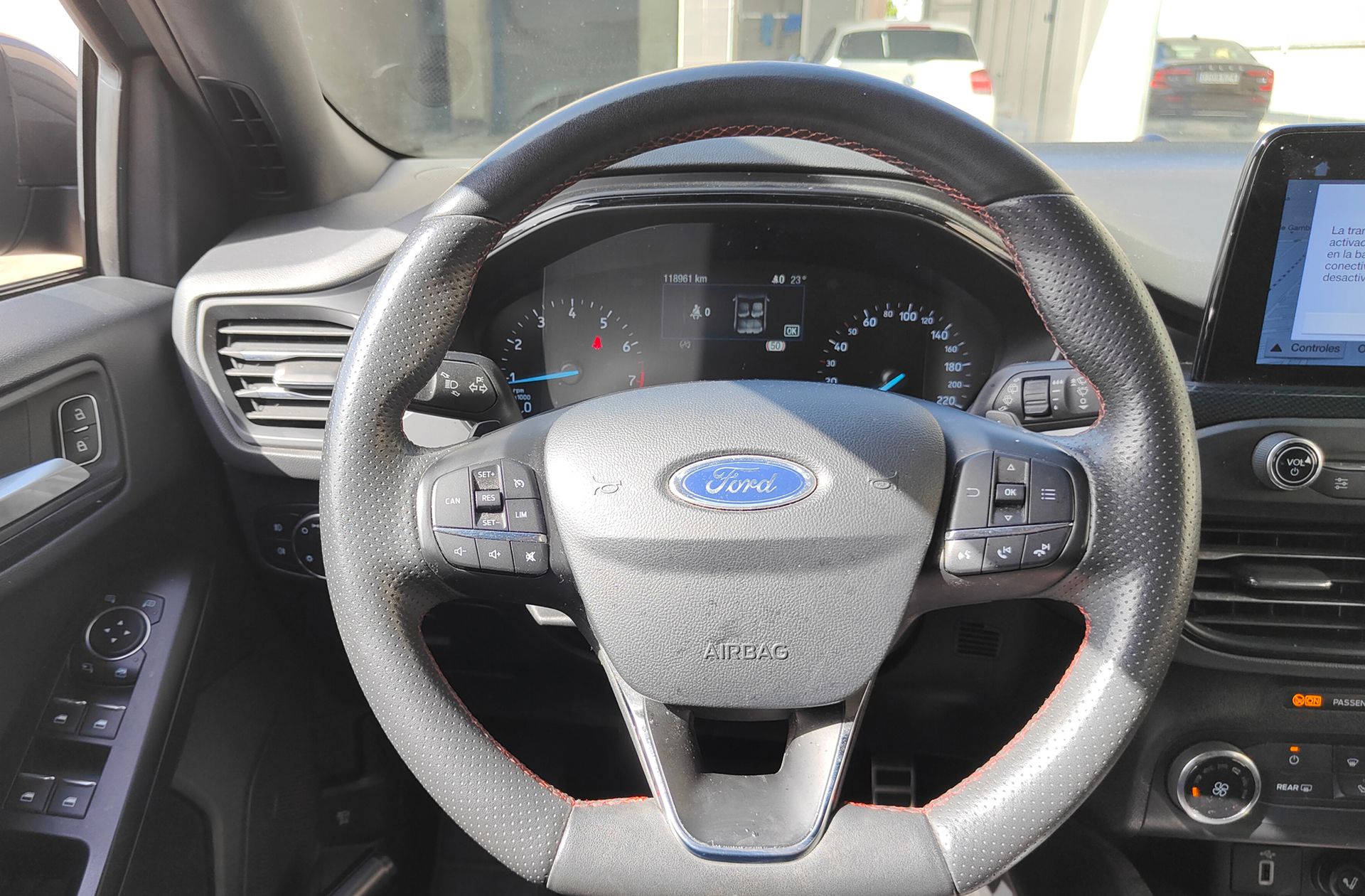 Ford Focus 1.0 EcoBoost ST-Line - foto 26
