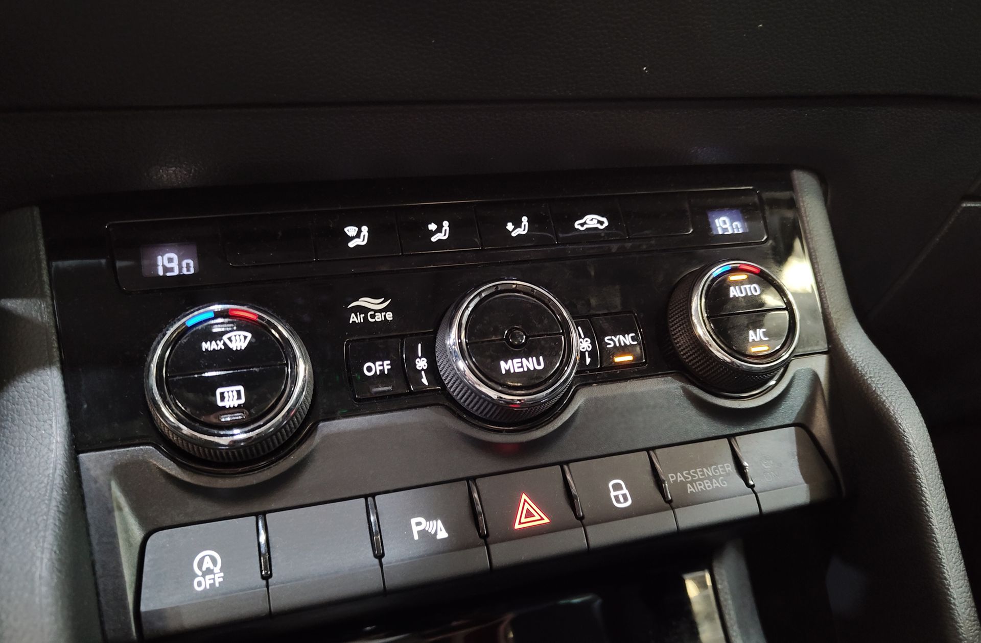 Škoda Karoq 1.5 TSI ACT Design DSG - foto 37