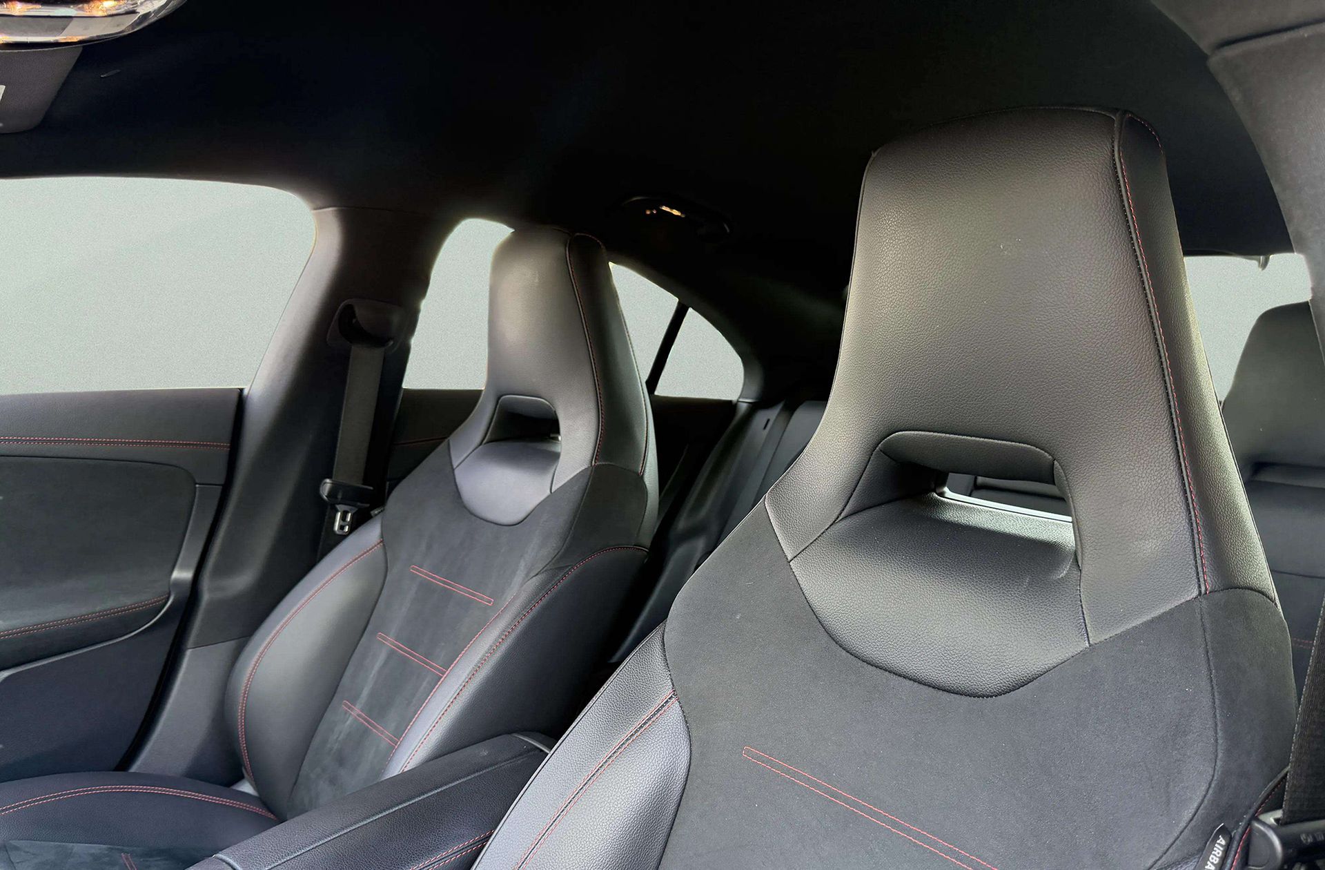 Mercedes-Benz CLA 180 Pack AMG - foto 8