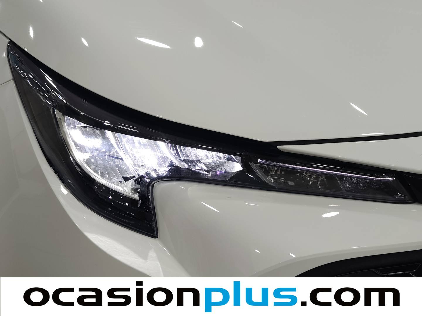 Equipamiento del Toyota Corolla Toyota Corolla 1.8 125 Híbrido Active Tech E-CVT (122 CV)