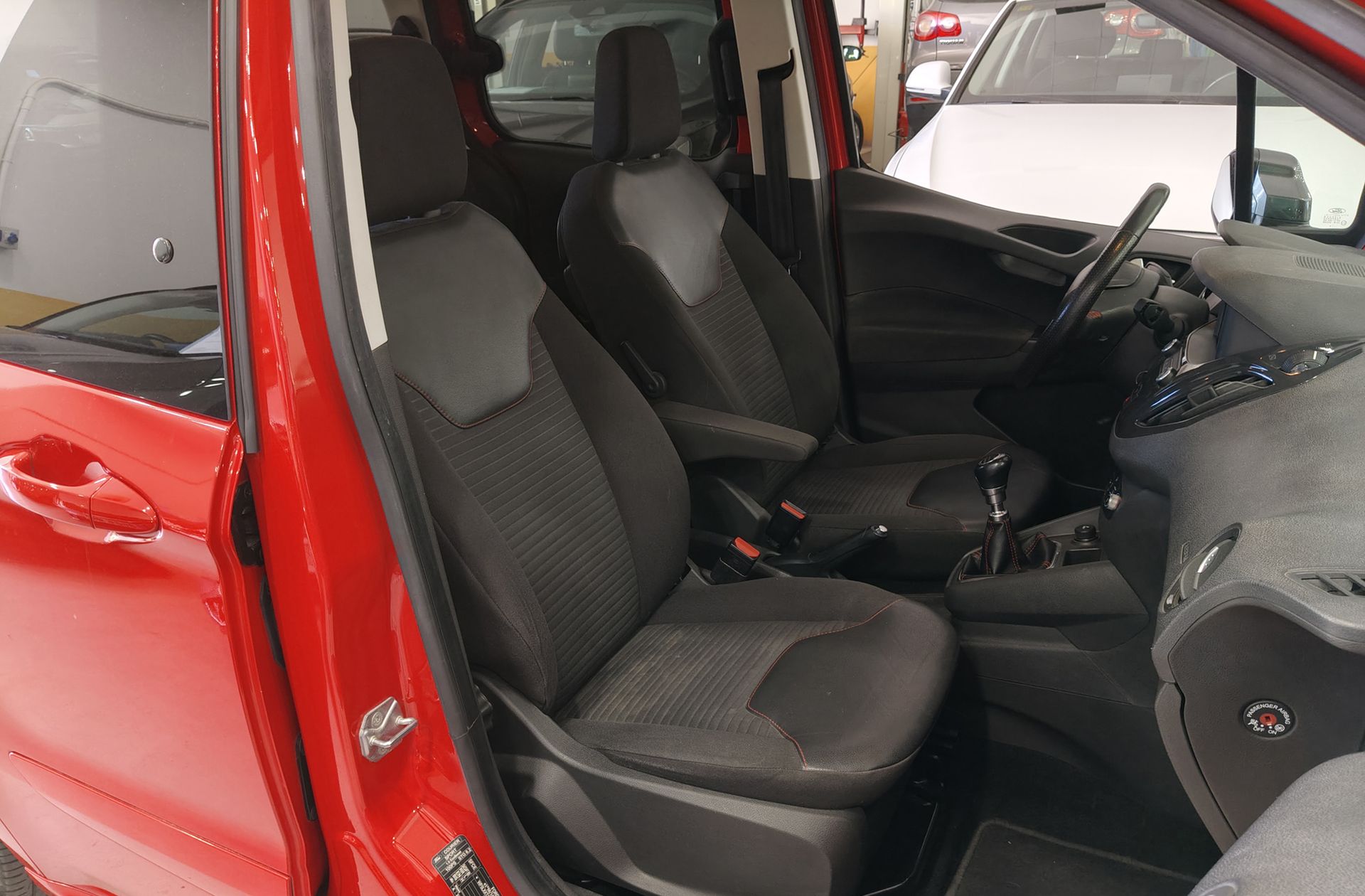 Ford Tourneo Courier 1.0 EcoBoost Sport - foto 17