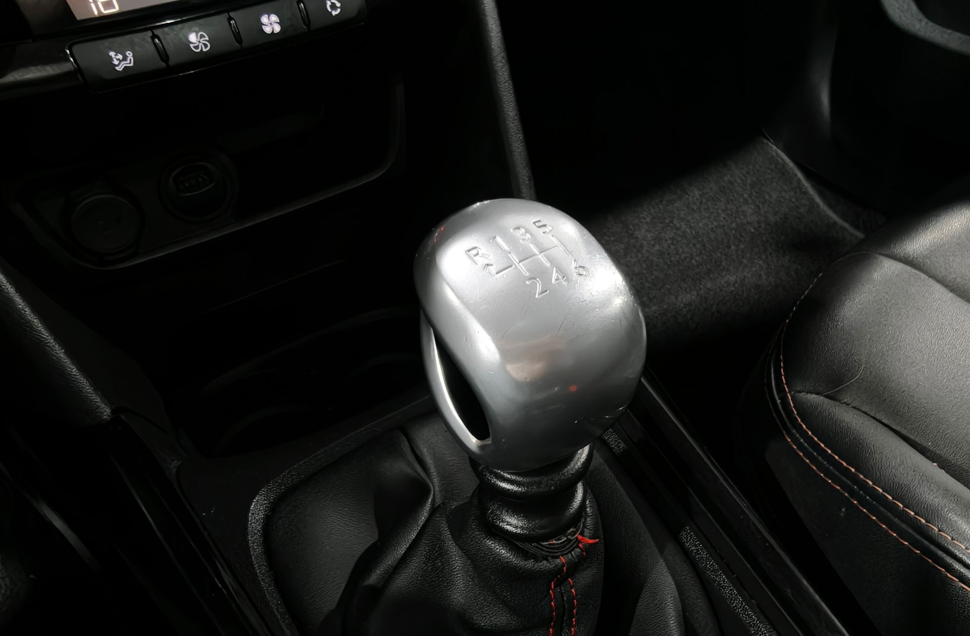 Peugeot 2008 PureTech 130 GT Line - foto 6