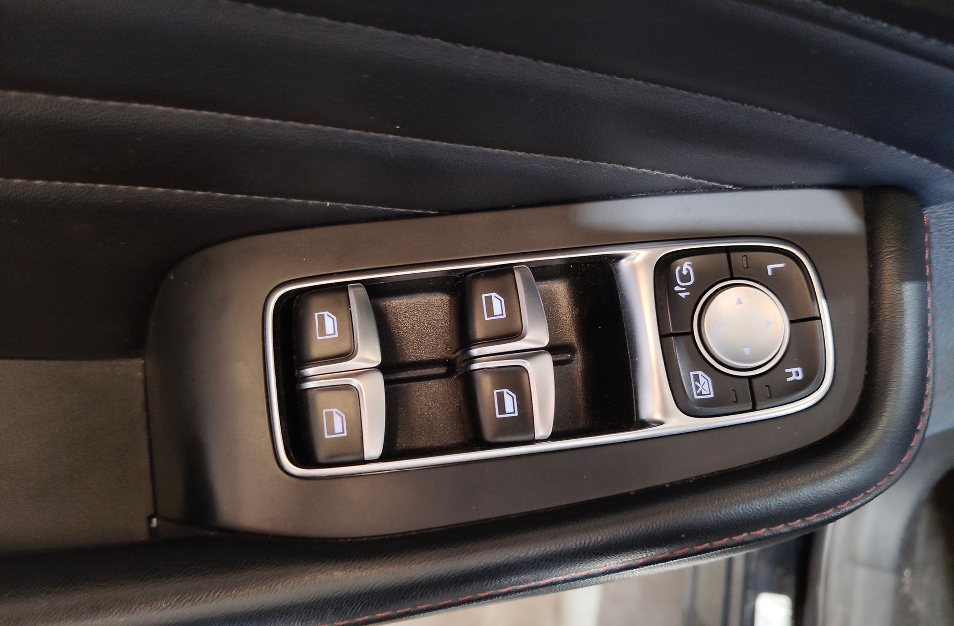 MG EHS 1.5 T-GDi PHEV Luxury - foto 23