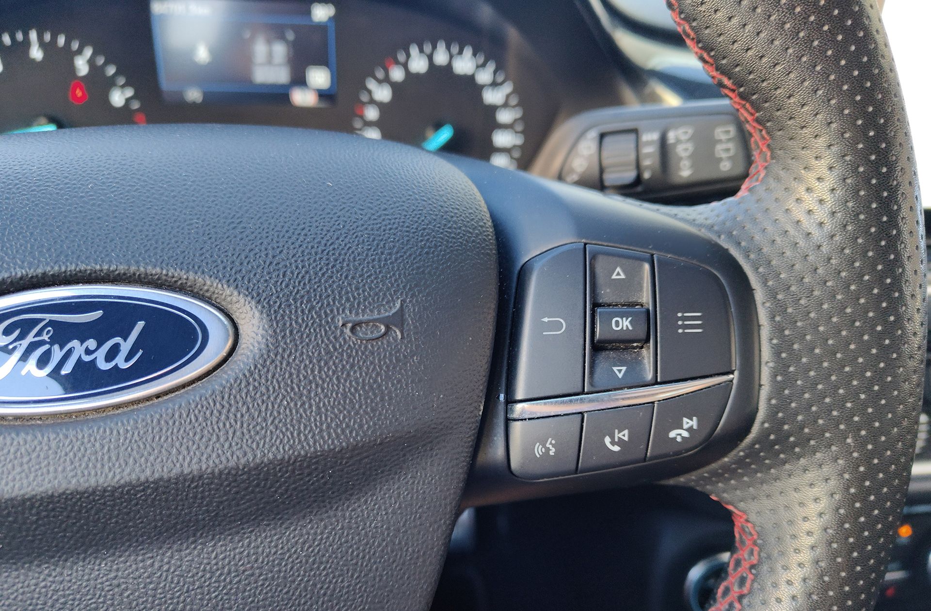 Ford Fiesta 1.0 EcoBoost MHEV ST-Line - foto 31