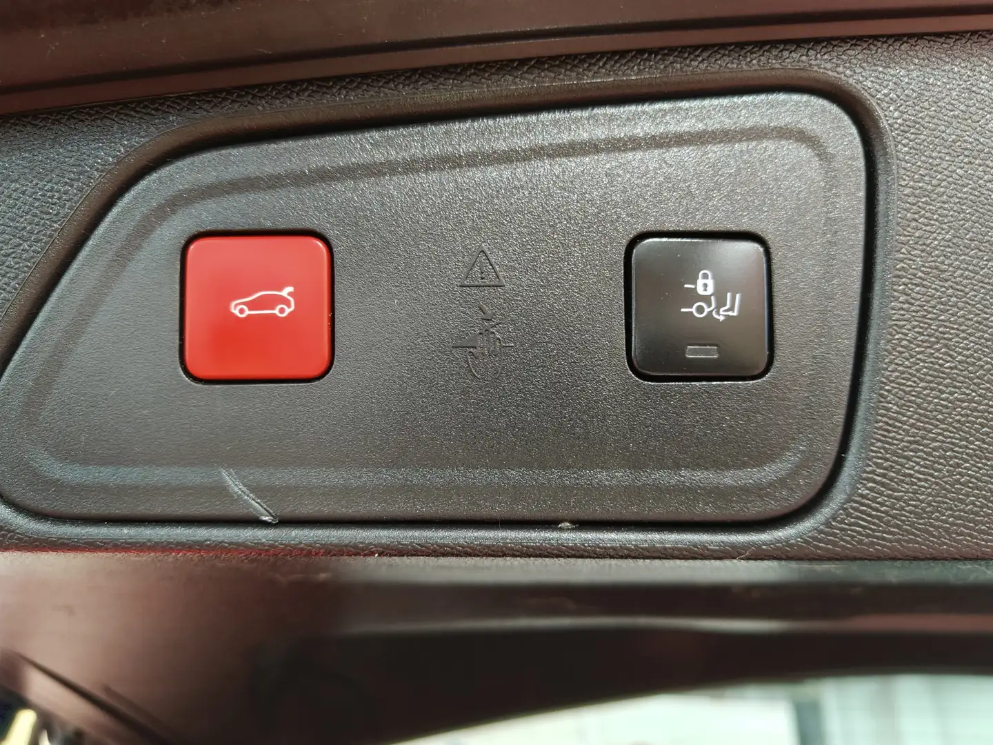 Foto Peugeot 3008 Peugeot 3008 BlueHDI 130 S&S Allure EAT8 (130 CV)