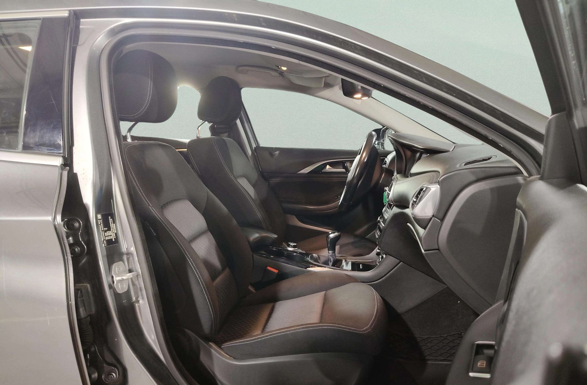 Infiniti Q30 1.5 D Premium - foto 18