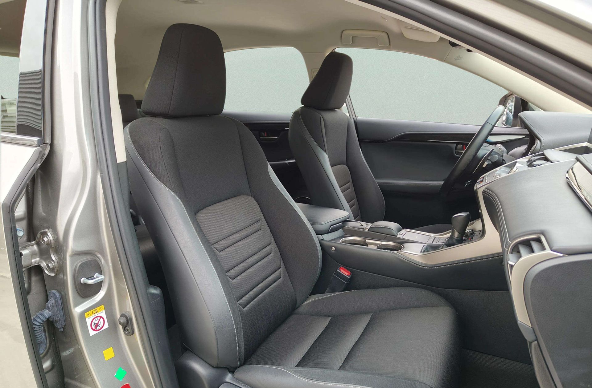Lexus NX 300h Business Navigation 2WD - foto 17