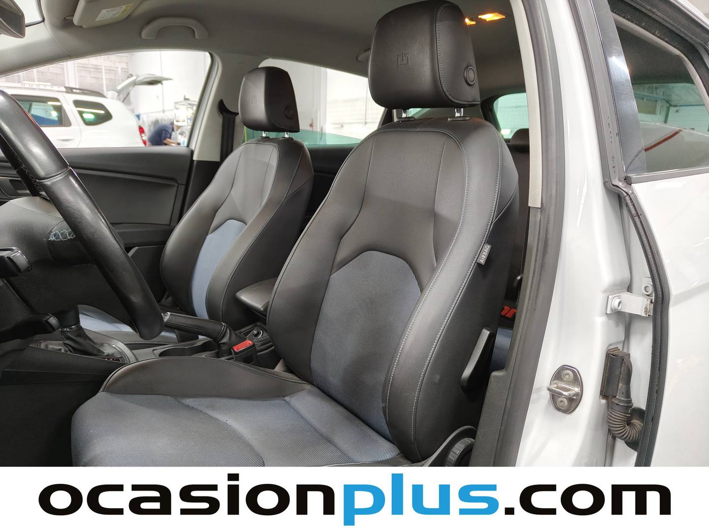 Foto asientos delanteros Seat León Seat León 1.6 TDI St&Sp Style Connect Plus DSG (110 CV)