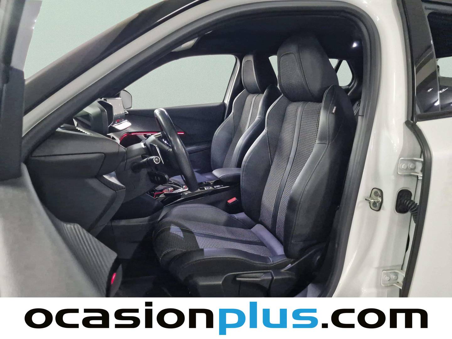 Foto asientos delanteros Peugeot 2008 Peugeot 2008 PureTech 130 S&S GT EAT8 (130 CV)