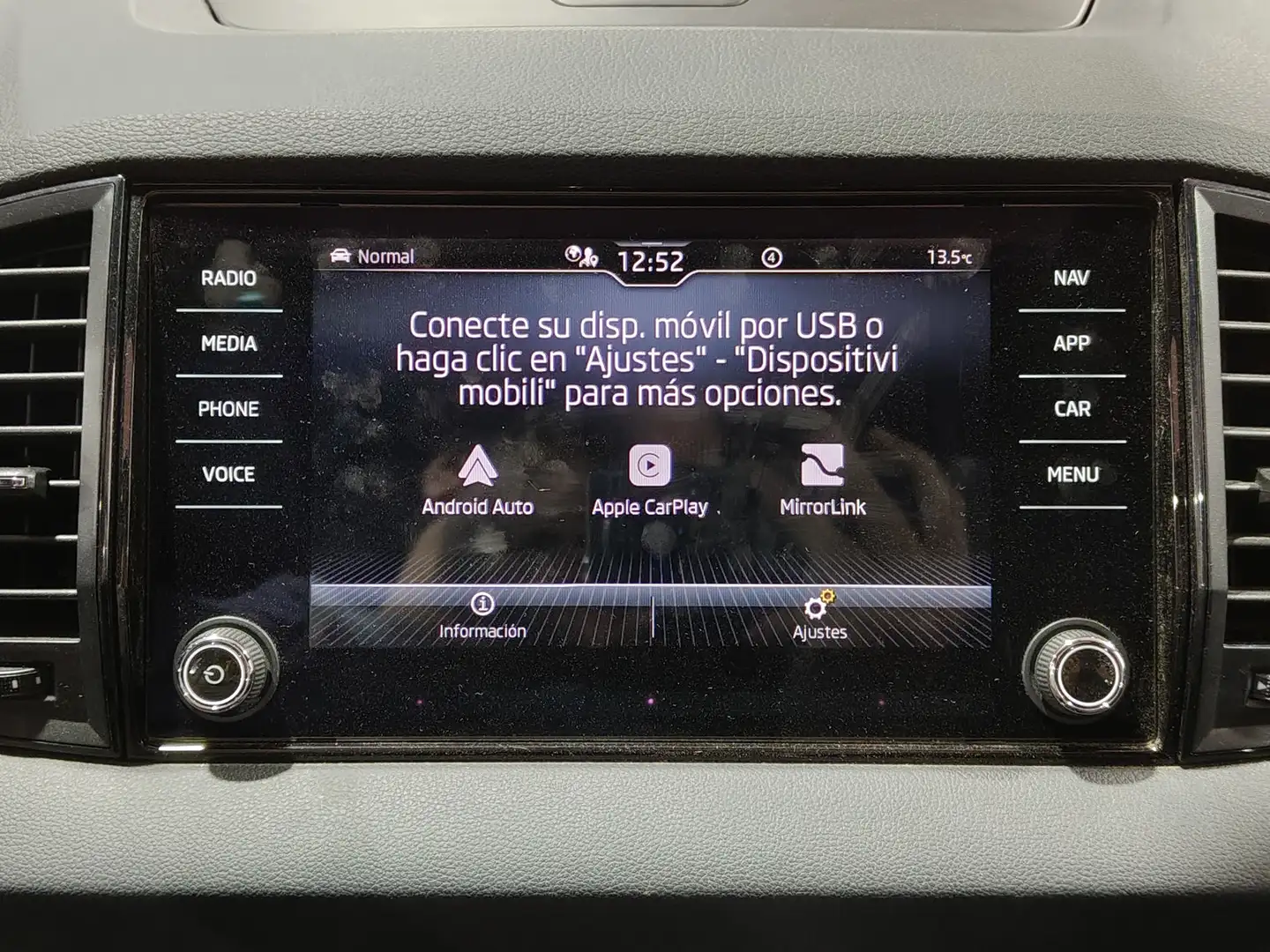 Foto Skoda Karoq Skoda Karoq 1.5 TSI ACT Sportline DSG (150 CV)