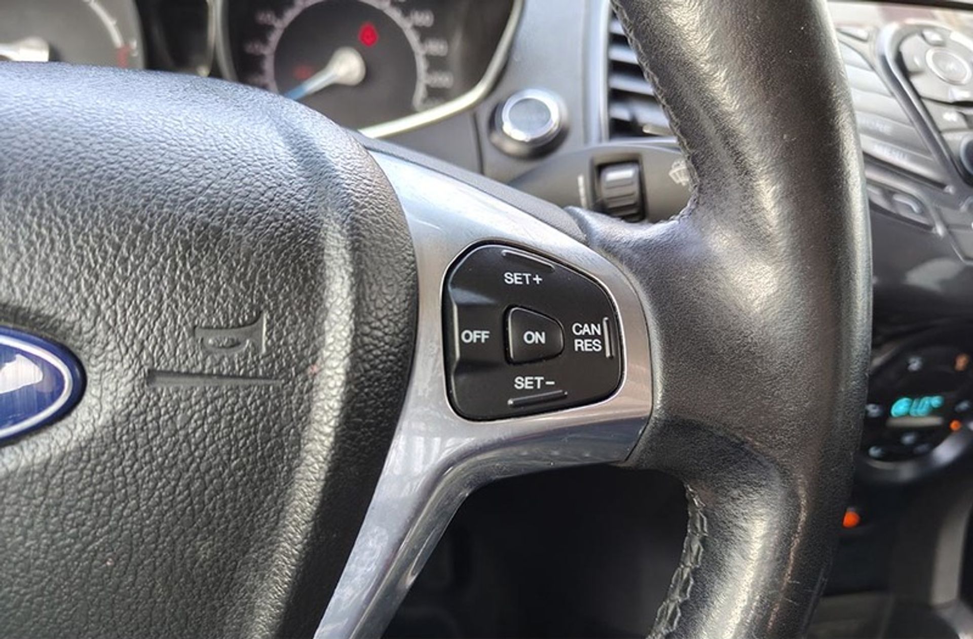 Ford EcoSport 1.5 TDCi Titanium - foto 25