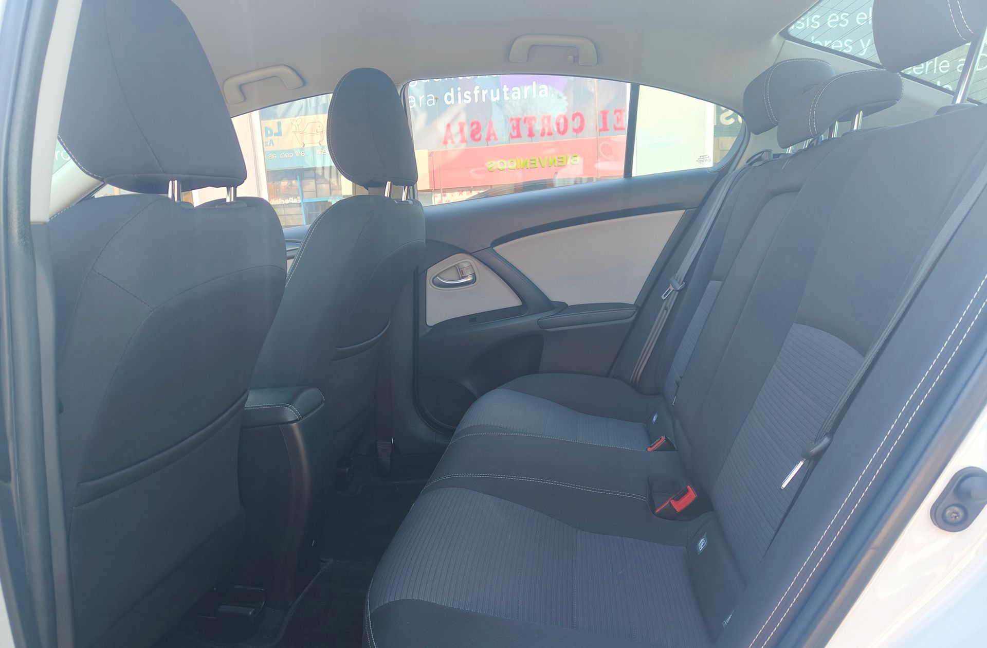 Toyota Avensis 150D Advance - foto 9