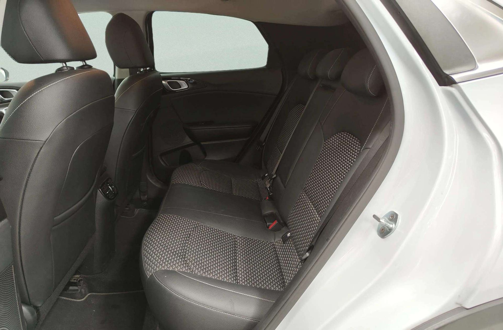 Kia XCeed 1.5 MHEV iMT Tech - foto 15