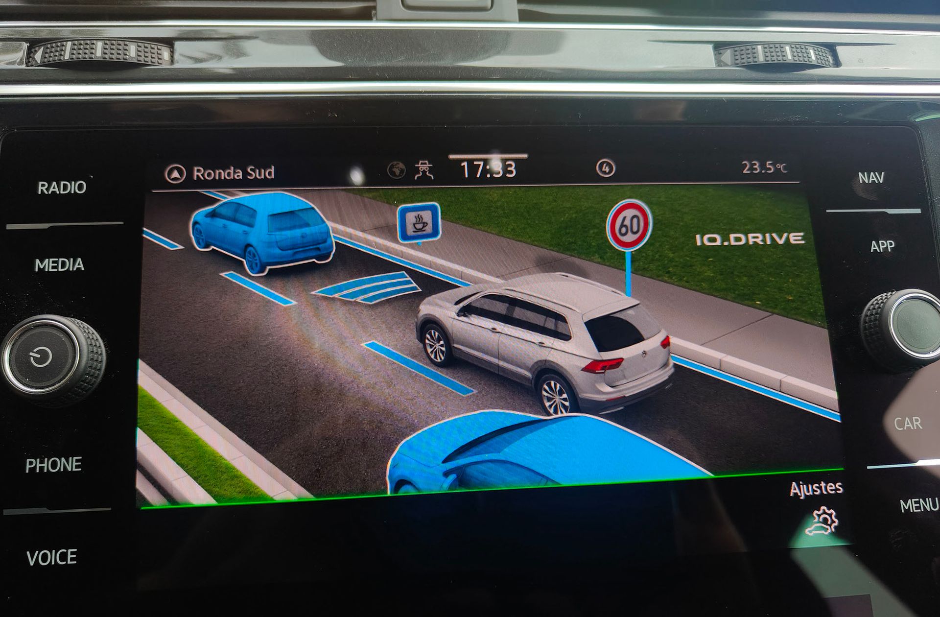 Volkswagen Tiguan Urban Sport 2.0 TDI DSG - foto 13