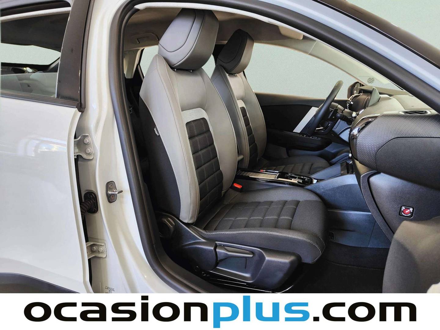 Citroën C4 Citroën C4 Hybrid 145 Business Edition e-DCS6 (145 CV) automático