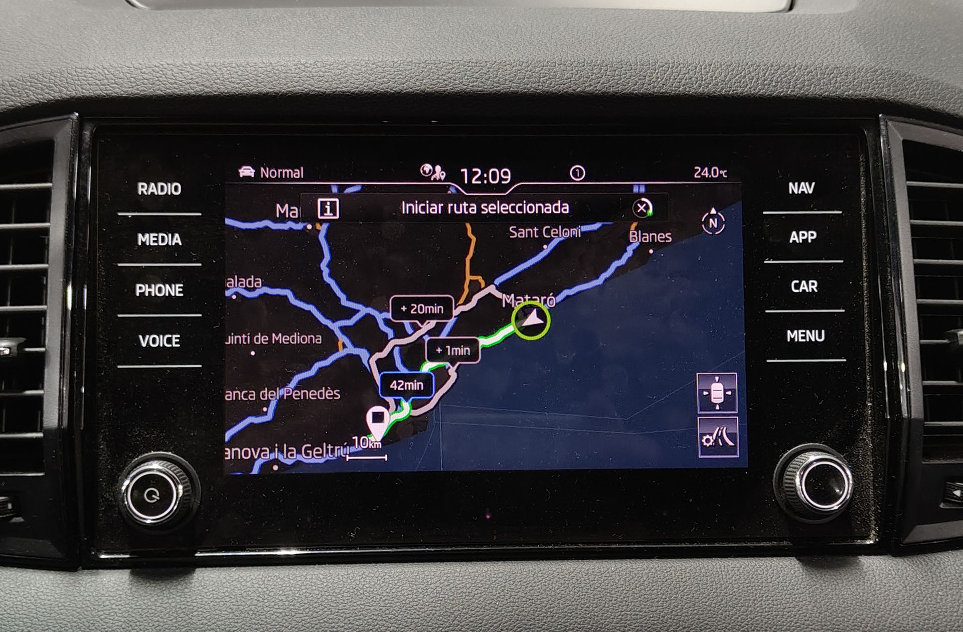 Škoda Karoq 1.5 TSI ACT Sportline DSG - foto 9