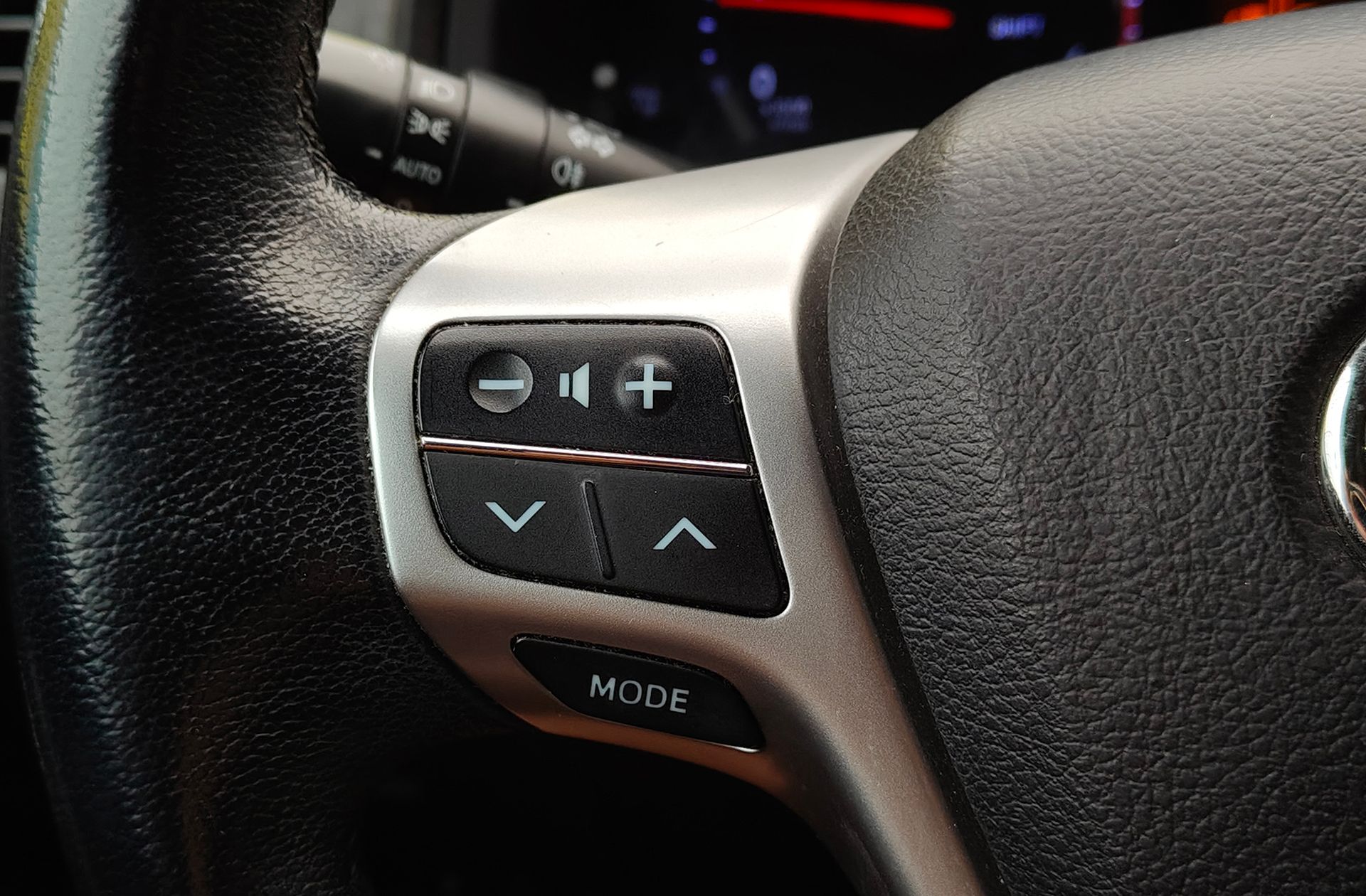 Toyota Avensis 120D Cross Sport Advance - foto 24