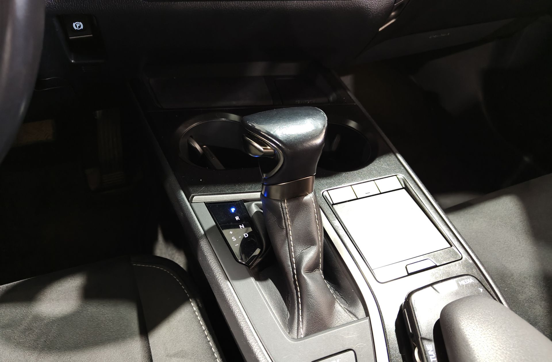 Lexus UX 250h Business 2WD - foto 5
