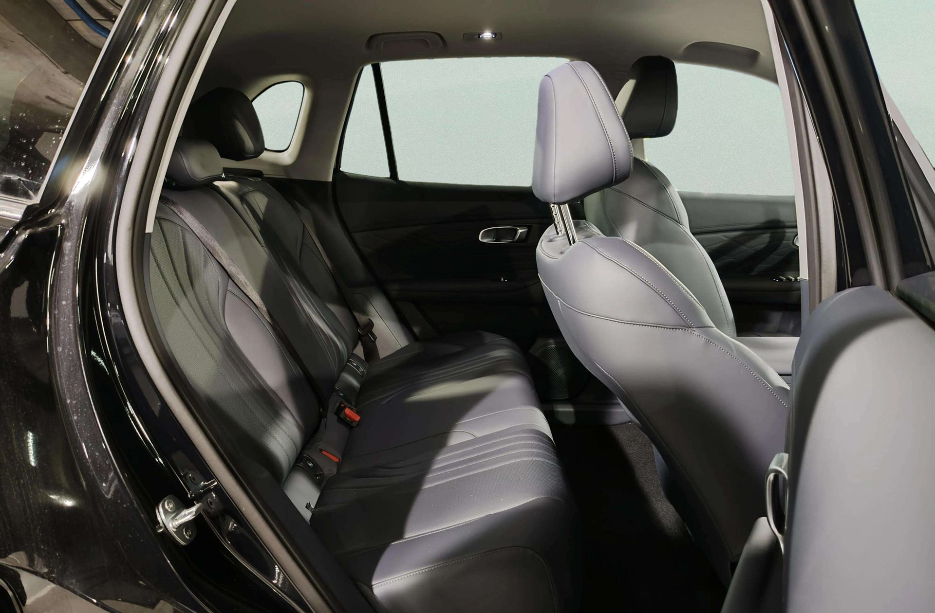 Geely Starray EM-i 1.5 PHEV Pro - foto 21