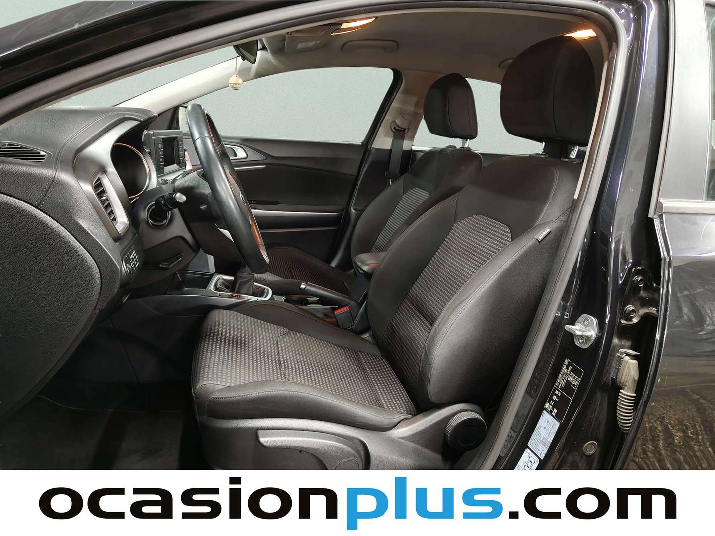 Foto asientos delanteros KIA Ceed KIA Ceed 1.0 T-GDi Concept (120 CV)
