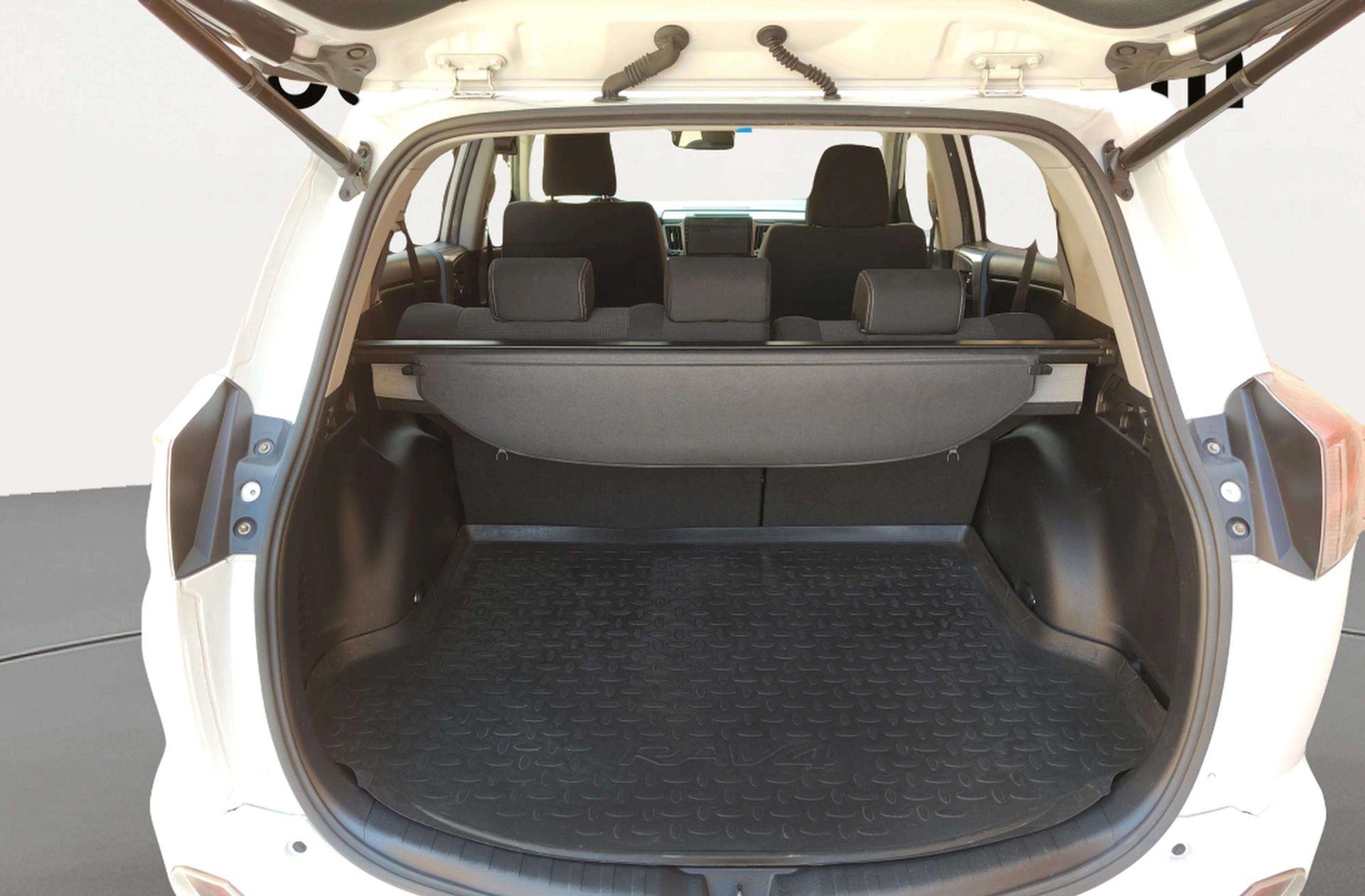 Toyota RAV4 150D 2WD Advance - foto 16