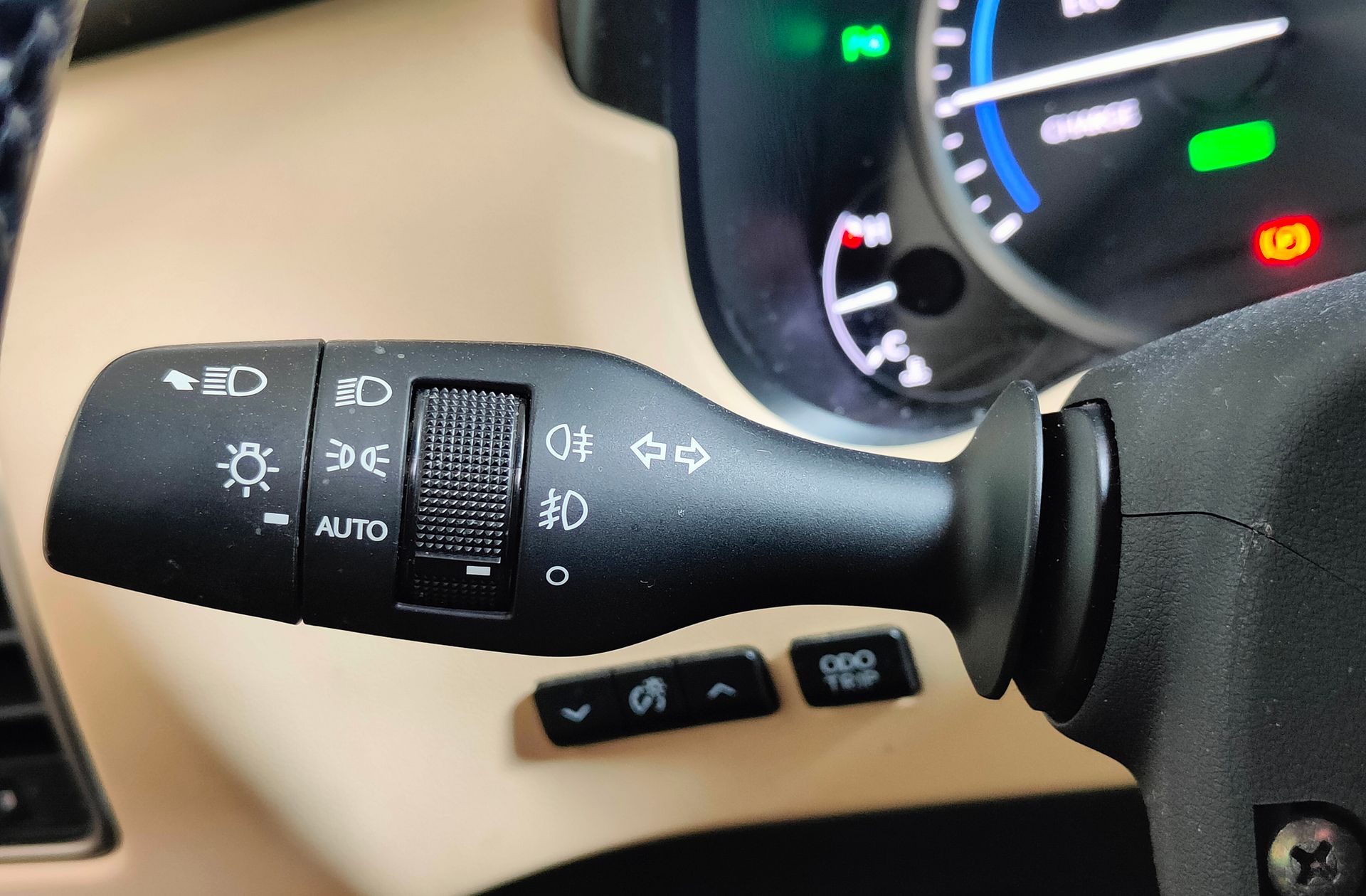 Lexus NX 2.5 300h Luxury 4WD - foto 27
