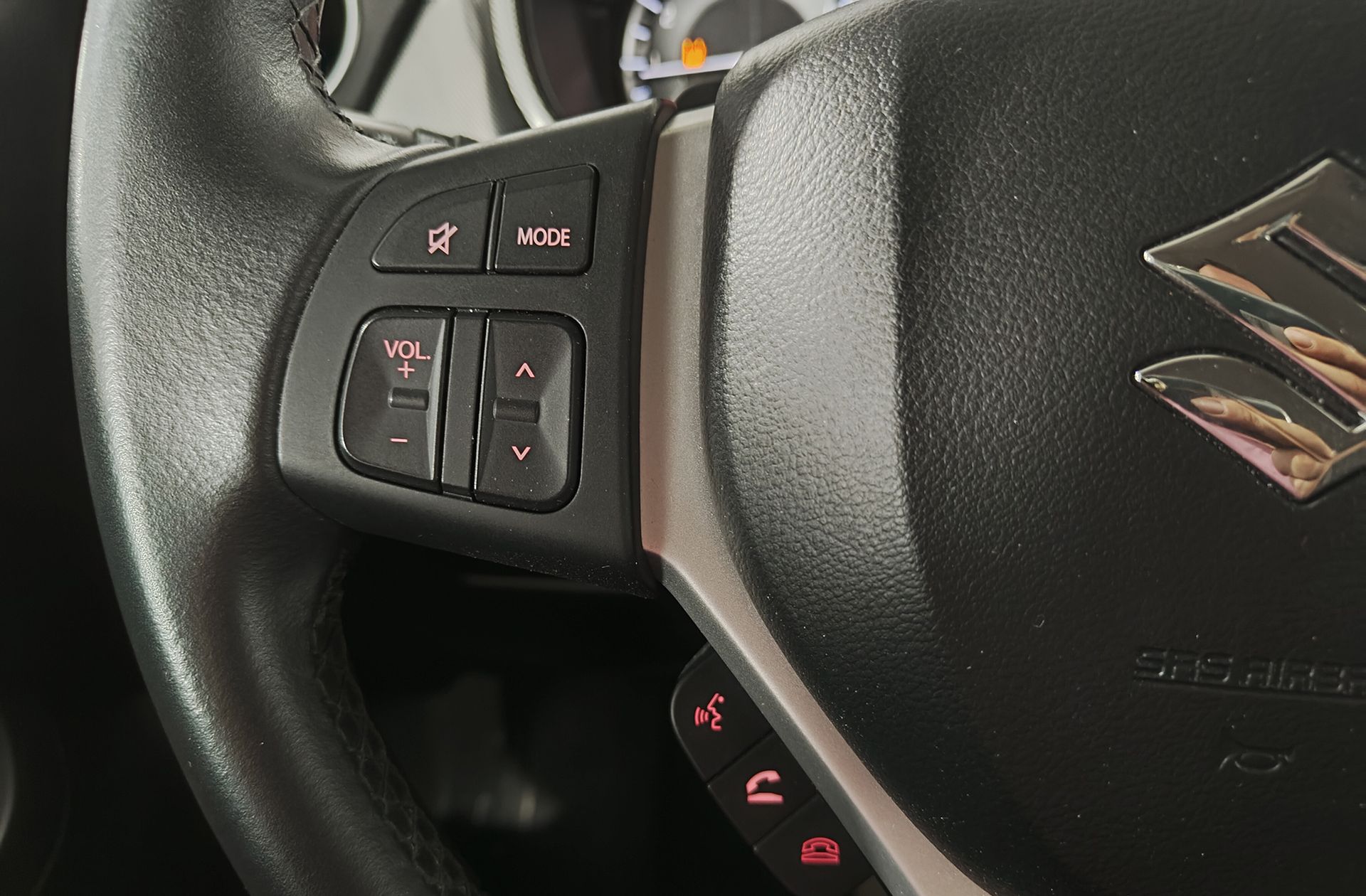 Suzuki Vitara 1.5 Hybrid GLX Strong 4WD - foto 28