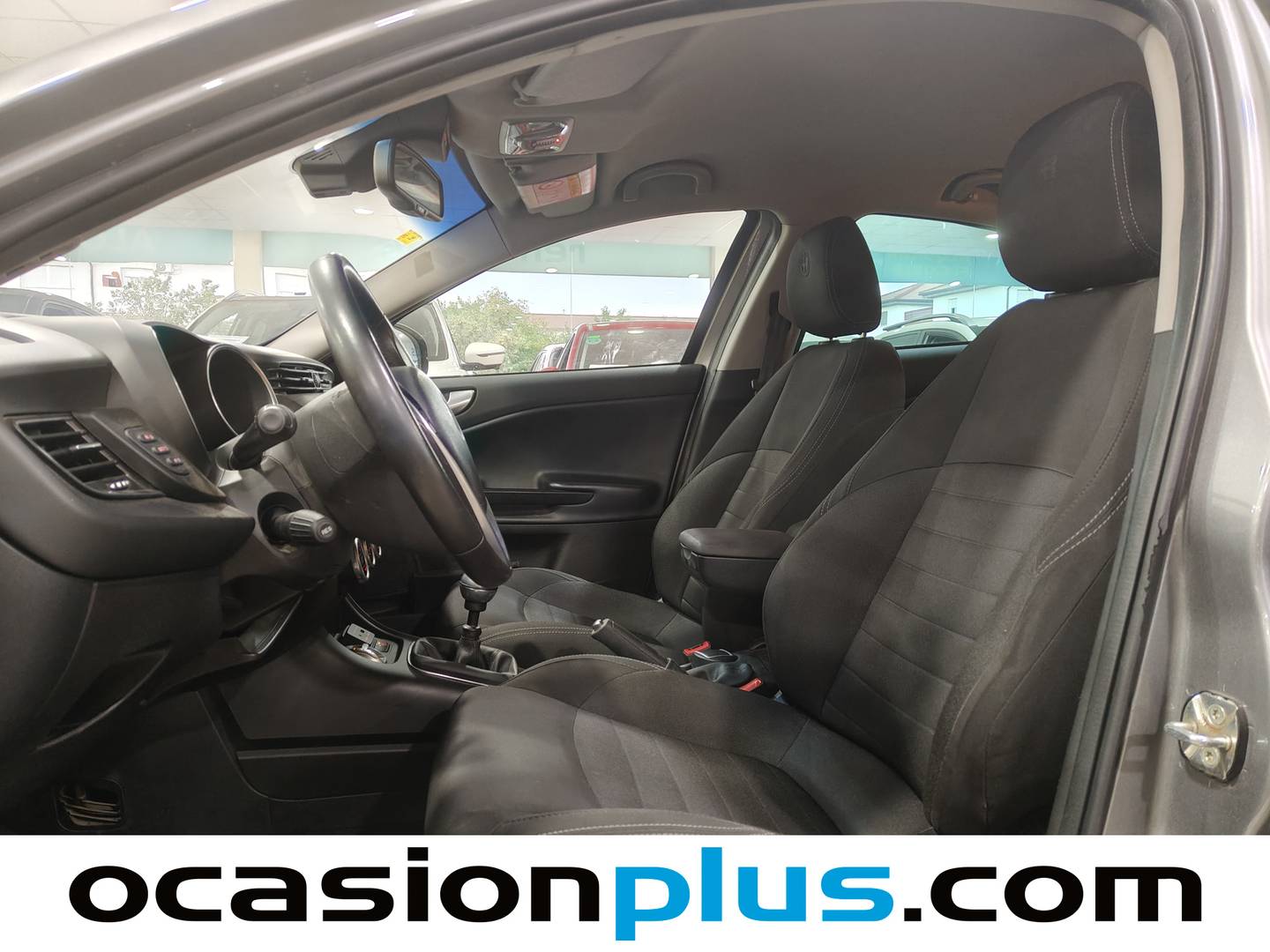 Foto asientos delanteros Alfa Romeo Giulietta Alfa Romeo Giulietta 1.6 JTD Super (120 CV)