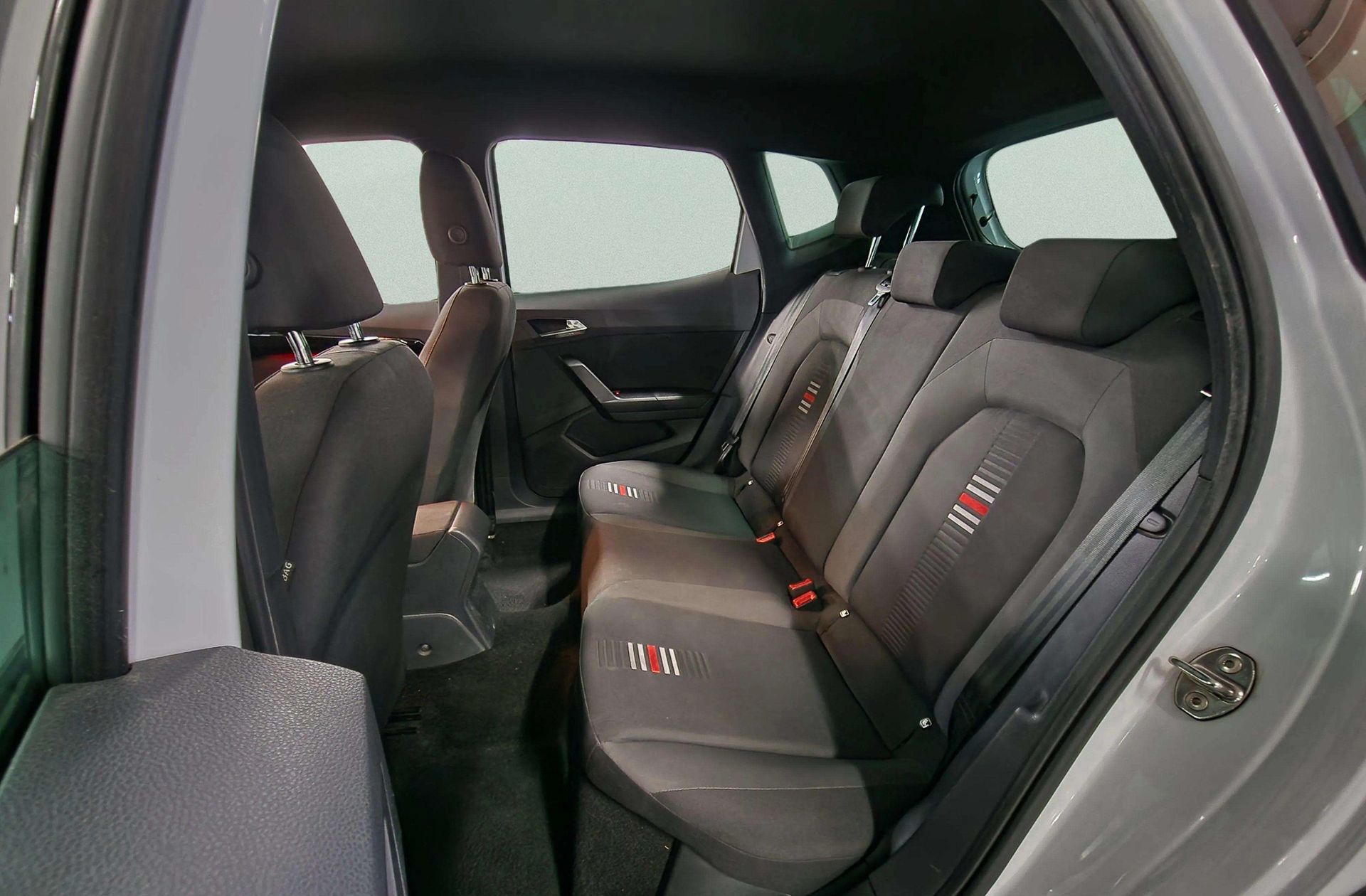 SEAT Arona 1.6 TDI Ecomotive FR - foto 12