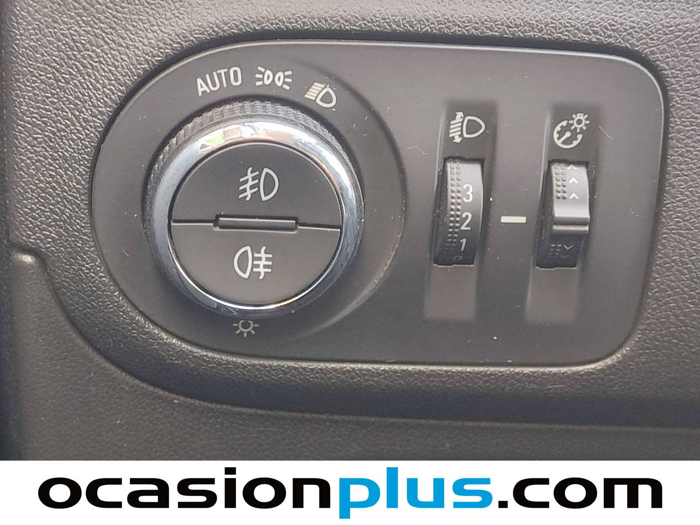 Equipamiento del Opel Crossland X Opel Crossland X 1.5 D S&S Design Line 120 Aniversario (102 CV)