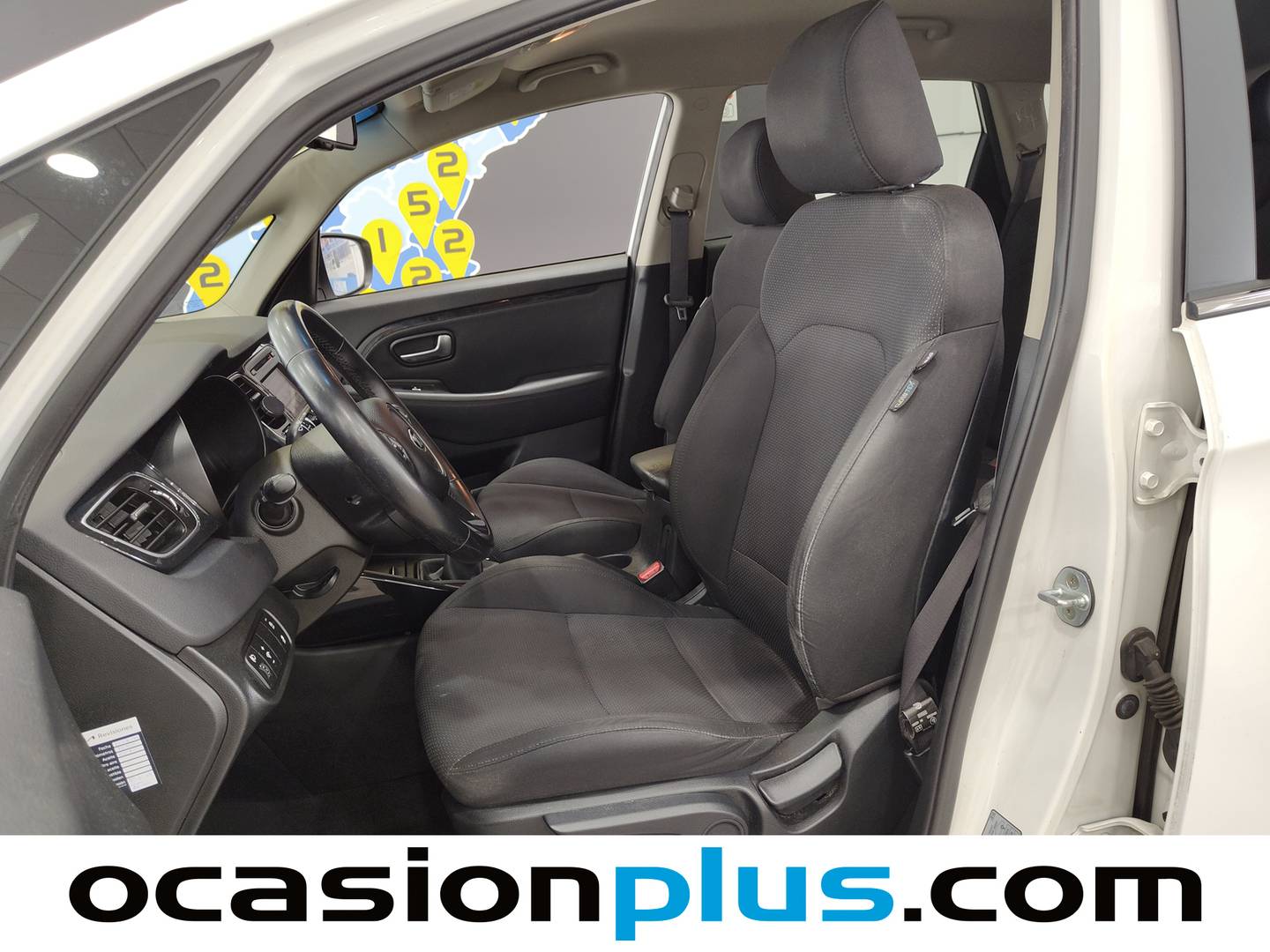 Foto asientos delanteros KIA Carens KIA Carens 1.7 CRDi VGT UEFA Euro2016 Eco-Dynamics (115 CV)