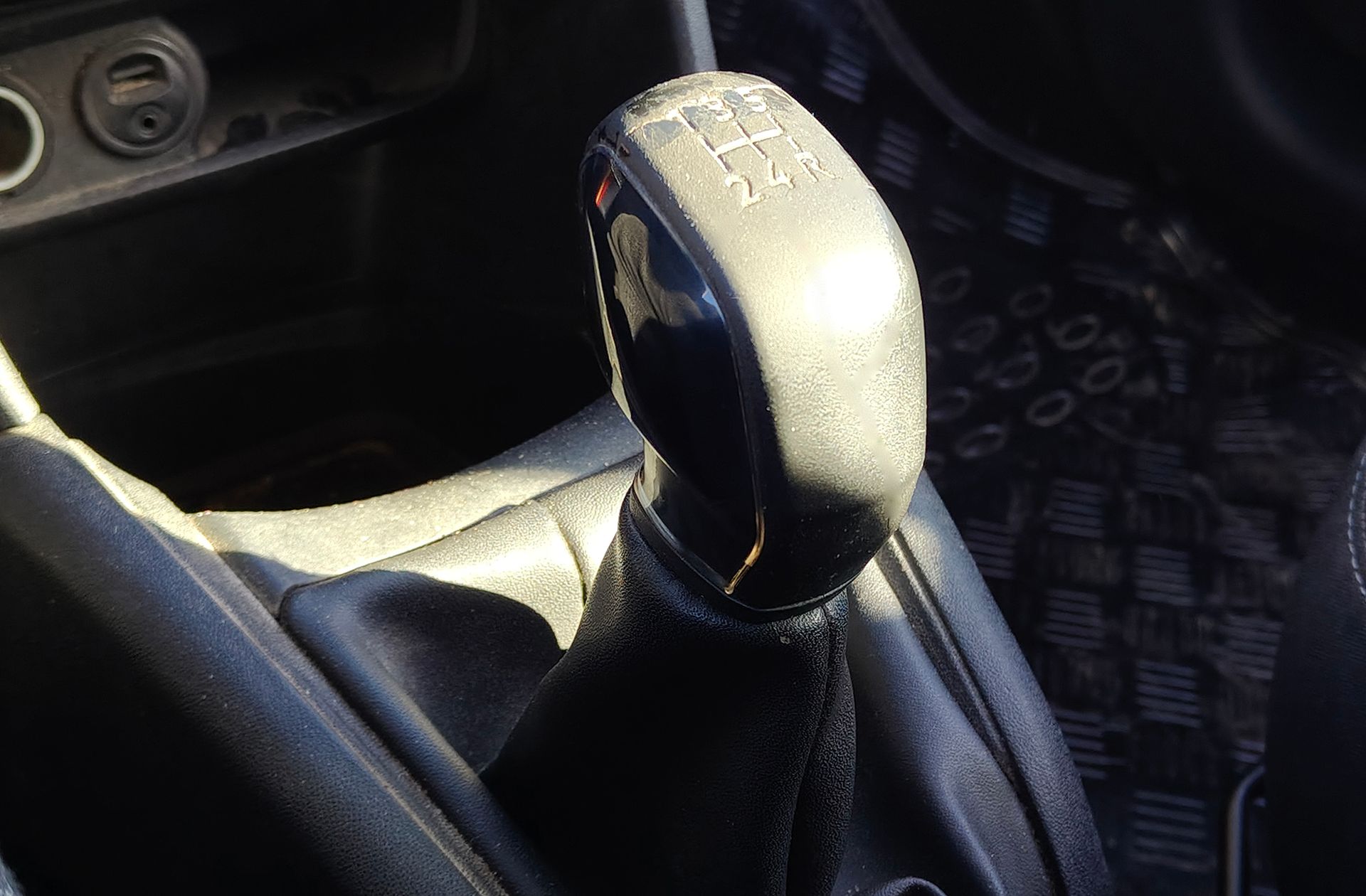 Peugeot 208 1.4 HDi Business Line - foto 5