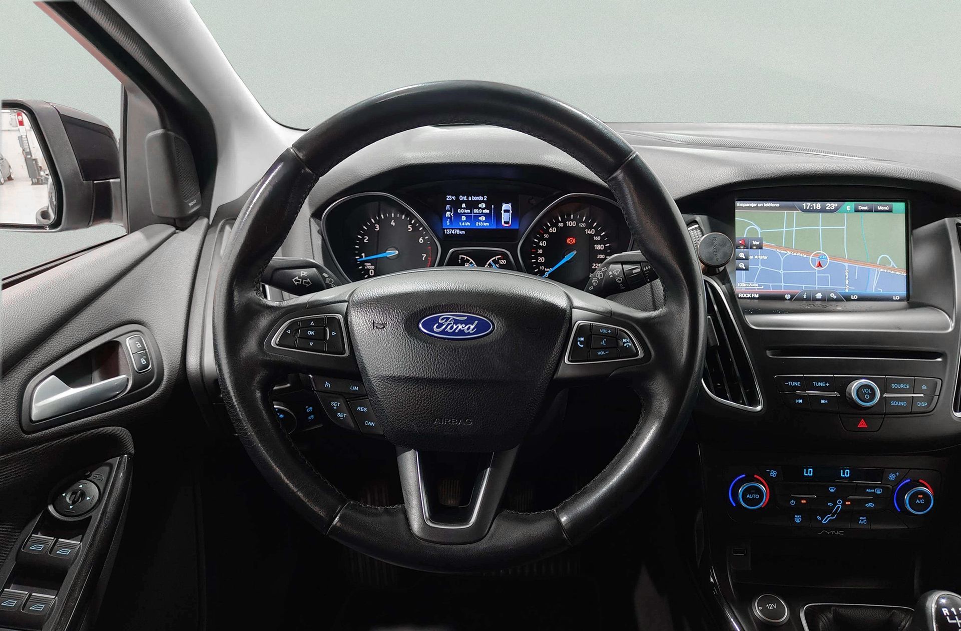Ford Focus 1.0 EcoBoost Titanium - foto 27
