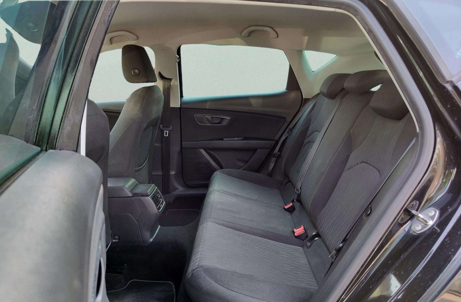 SEAT León 1.6 TDI CR Style DSG - foto 9