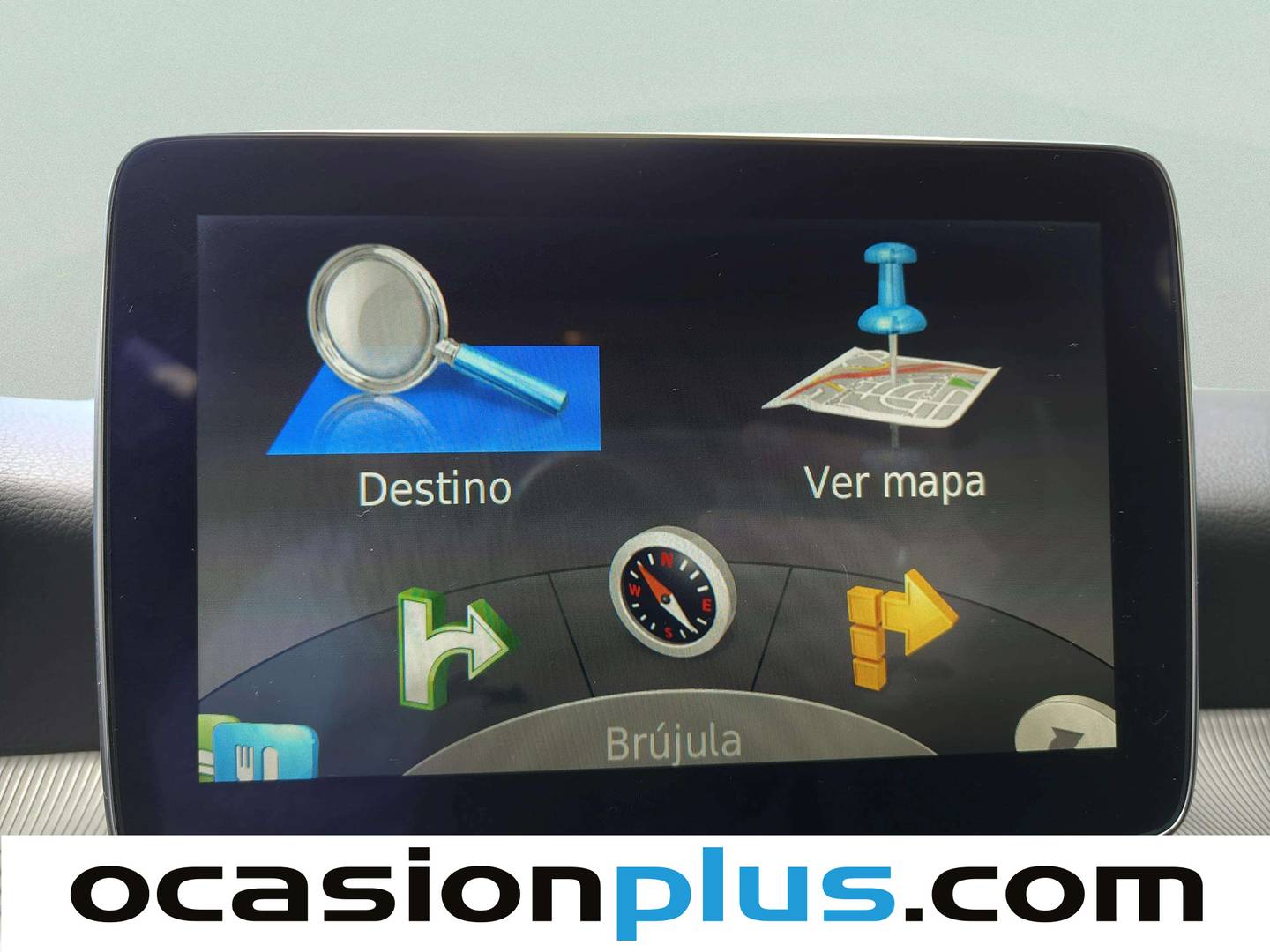 Equipamiento del Mercedes GLA Mercedes GLA 200 d AMG Line (136 CV)