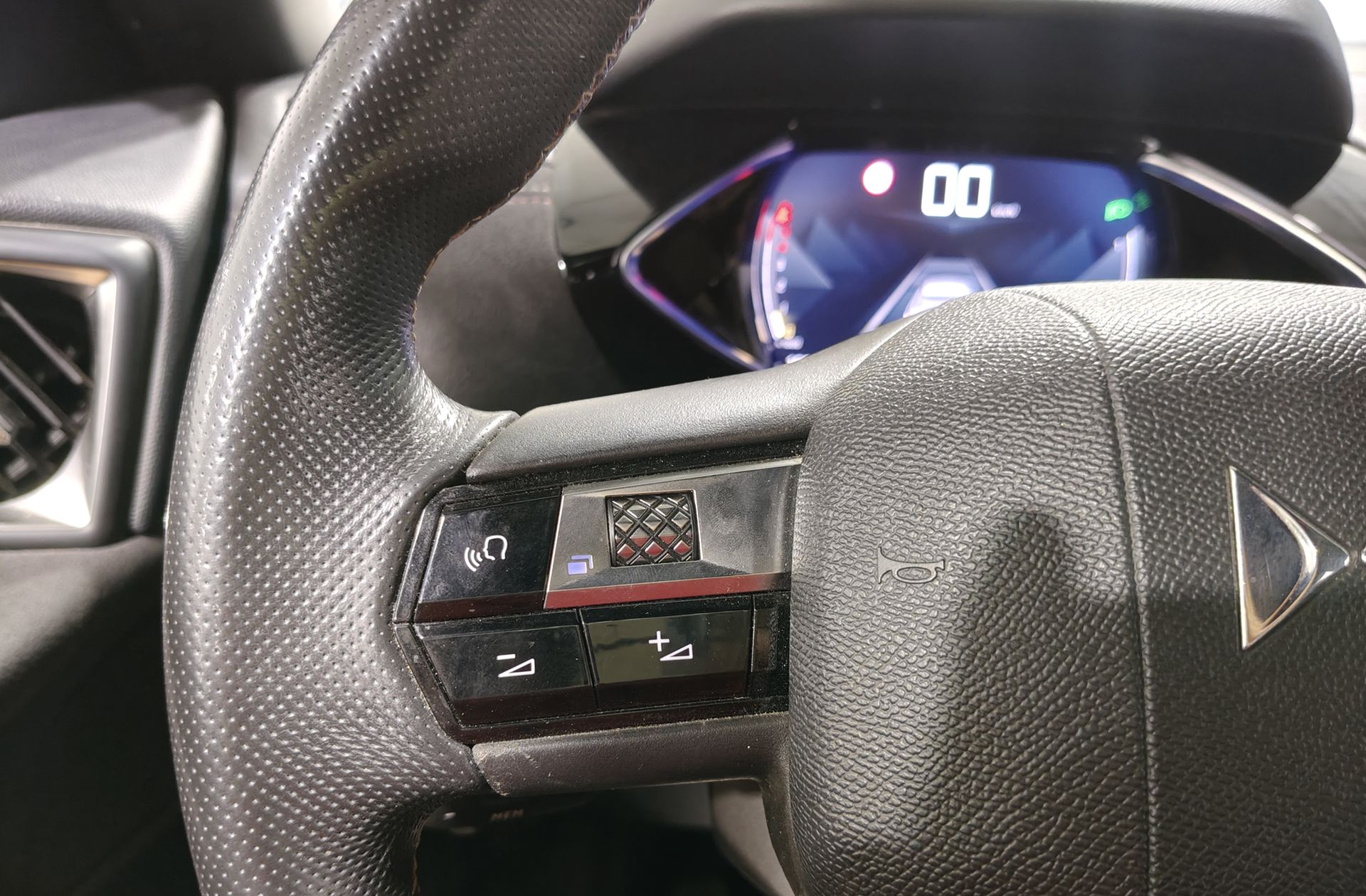DS DS 3 Crossback DS3 BlueHDi Performance Line - foto 25