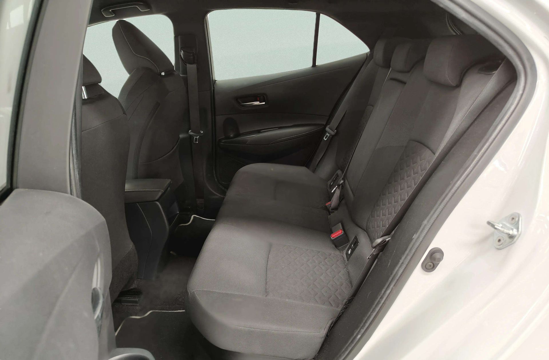 Toyota Corolla 180H FEEL! E-CVT - foto 13