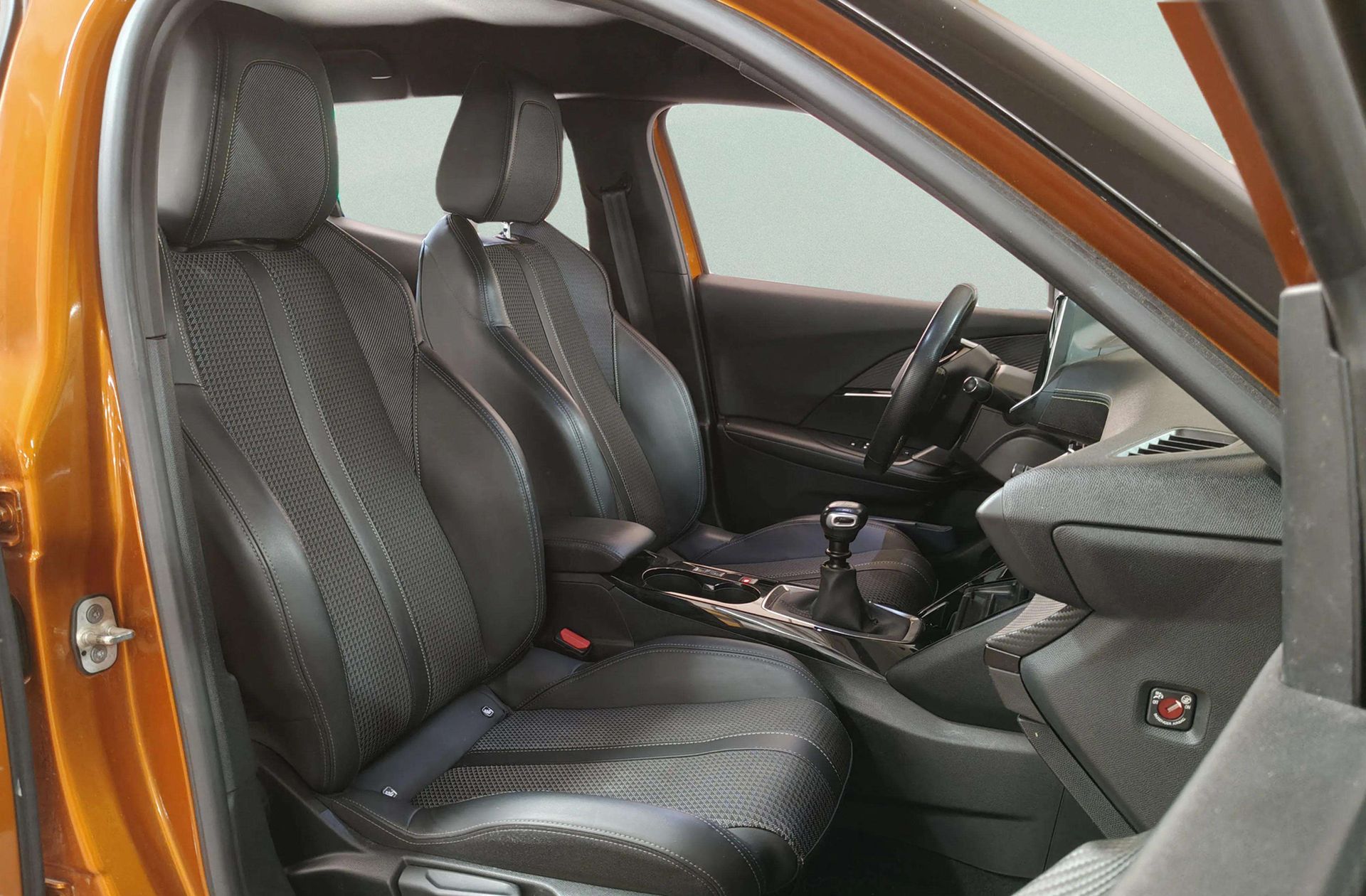 Peugeot 2008 PureTech 130 GT - foto 21