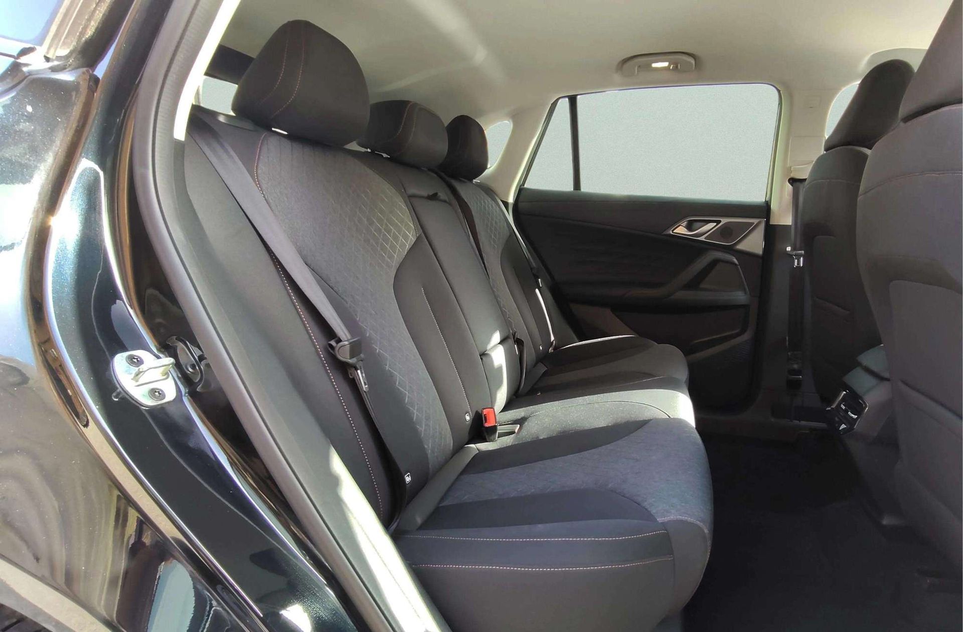 MG HS 1.5T Comfort DCT - foto 24