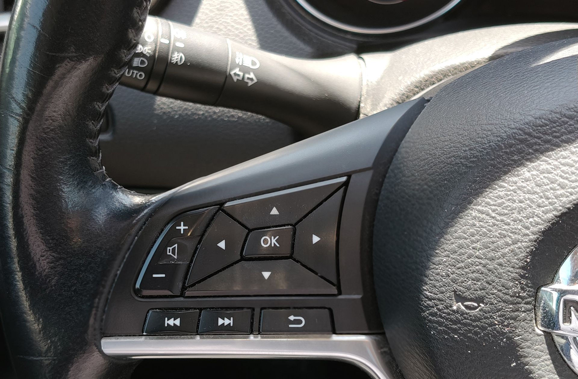 Nissan Qashqai DIG-T 115 N-Connecta - foto 25