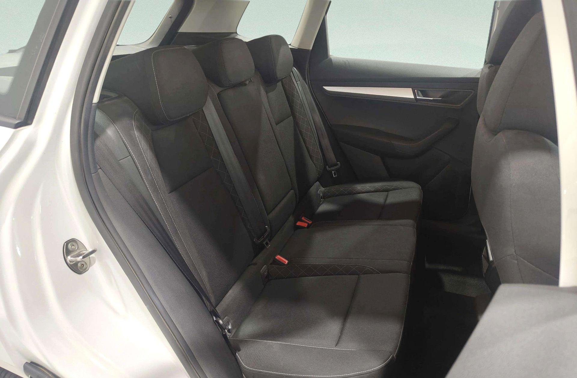 Škoda Karoq 2.0 TDI Ambition 4x4 DSG - foto 16