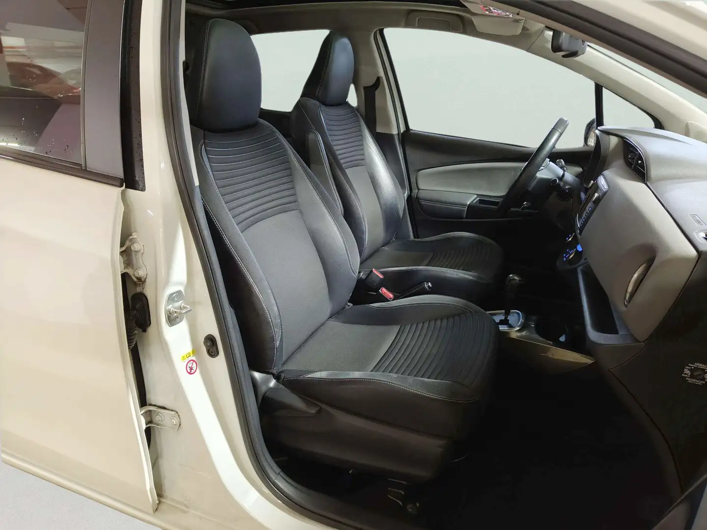 Foto Toyota Yaris Toyota Yaris 100H Advance (100 CV)