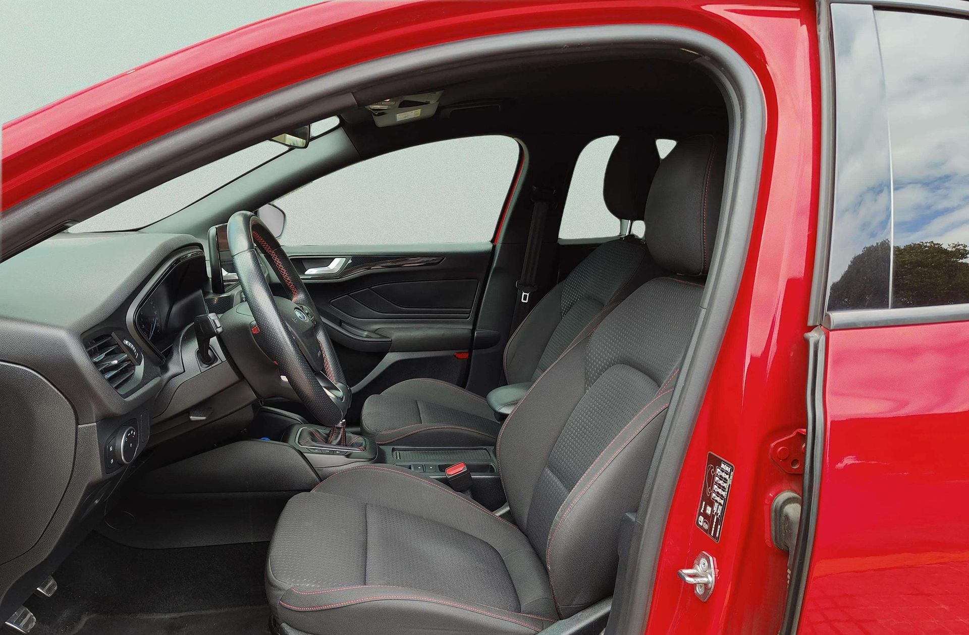 Ford Focus 1.5 EcoBoost ST-Line - foto 12