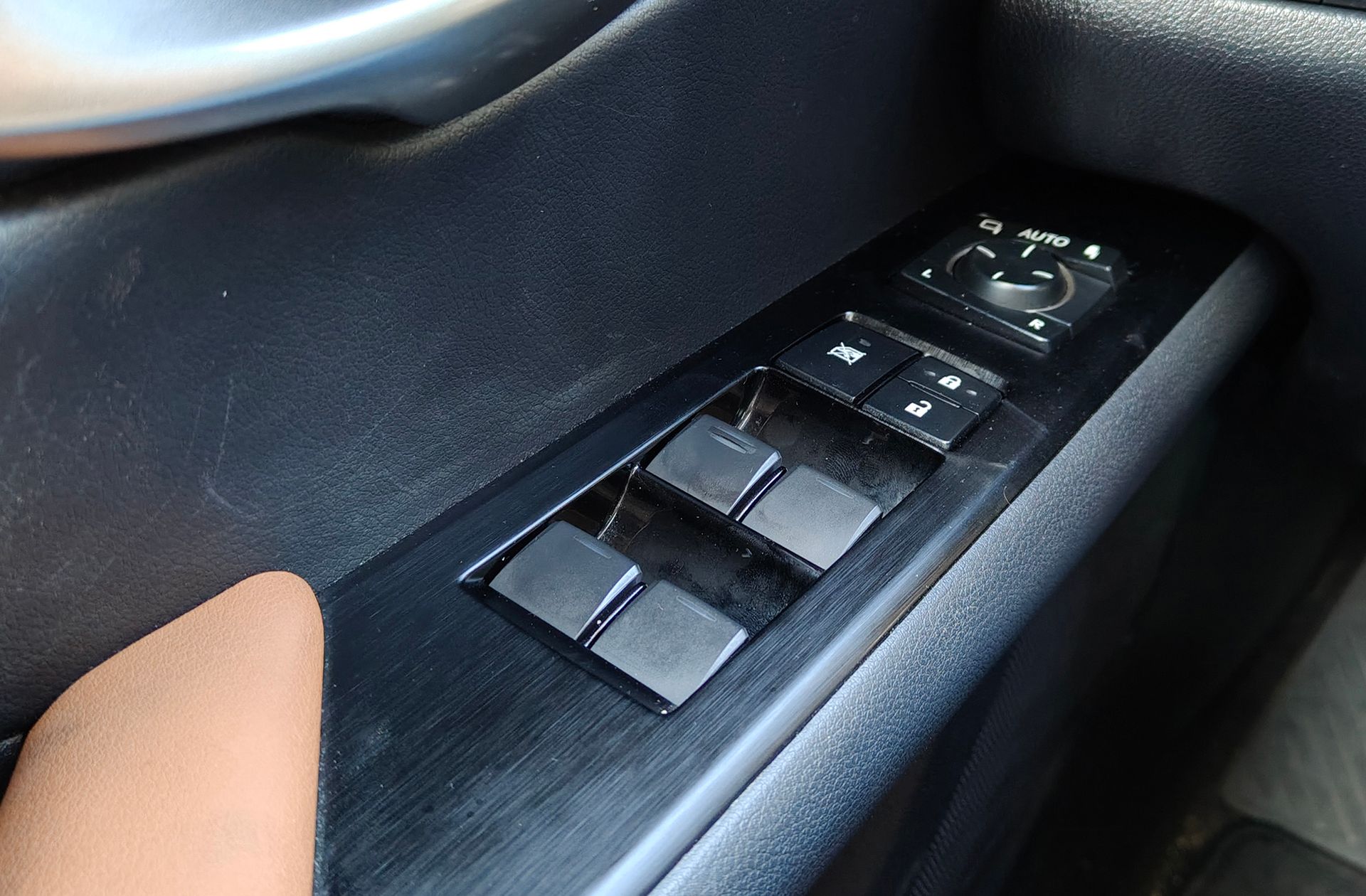 Lexus UX 250h Luxury - foto 41
